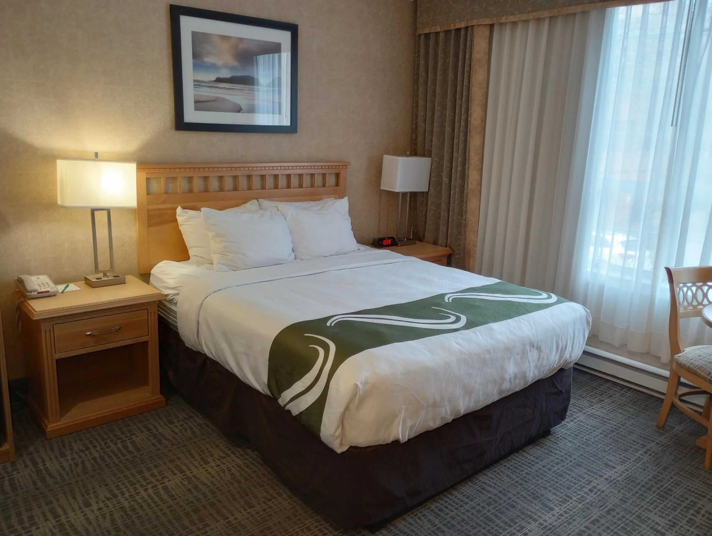 Bed in Quality Inn Downtown Inner Harbour