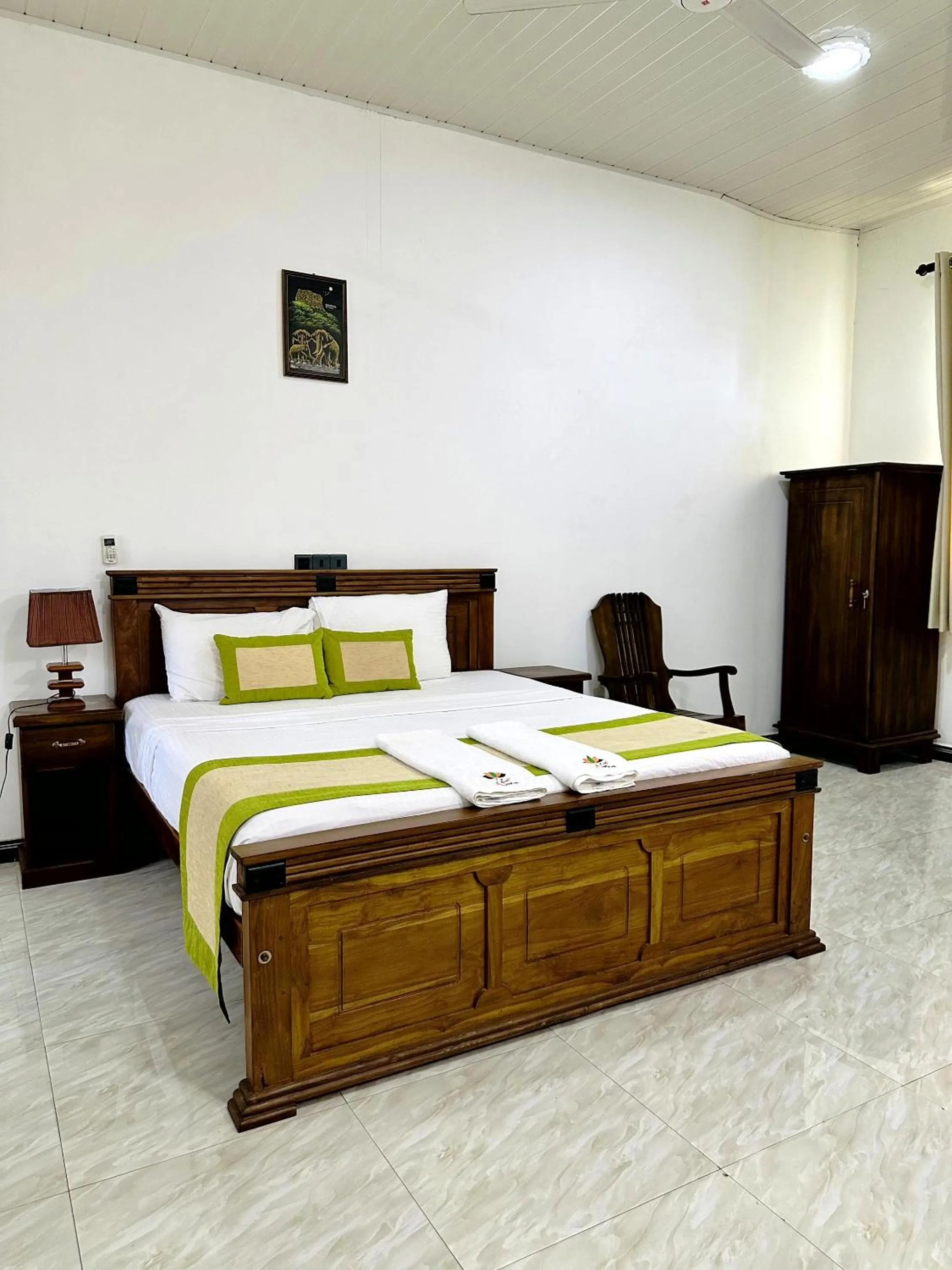 Bed in L S Lanka Hotel Dambulla