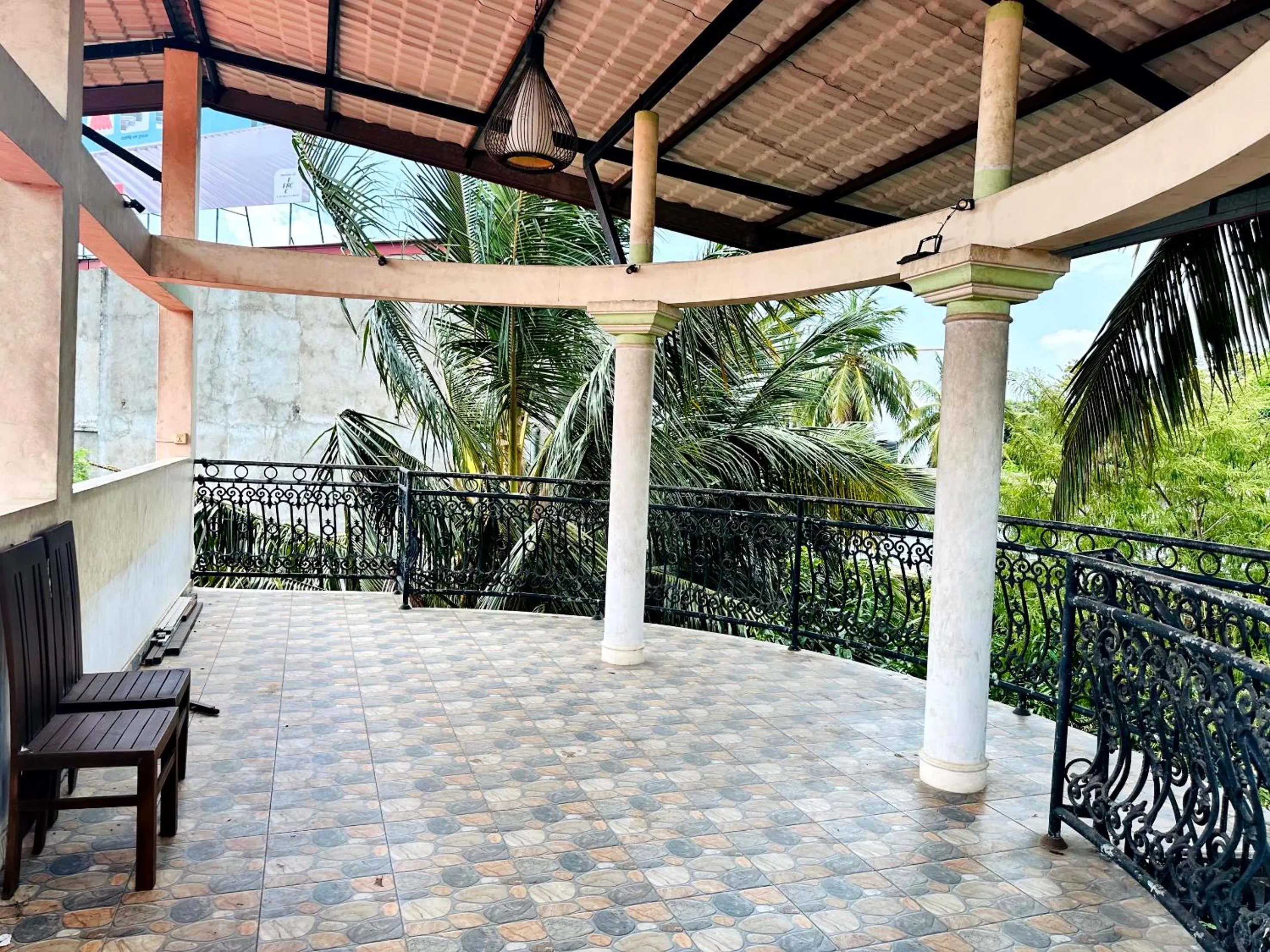 L S Lanka Hotel Dambulla