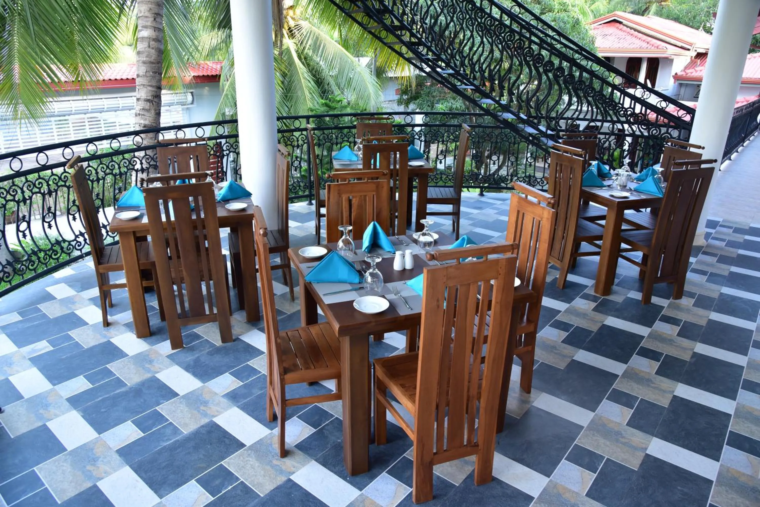 Restaurant/places to eat in L S Lanka Hotel Dambulla