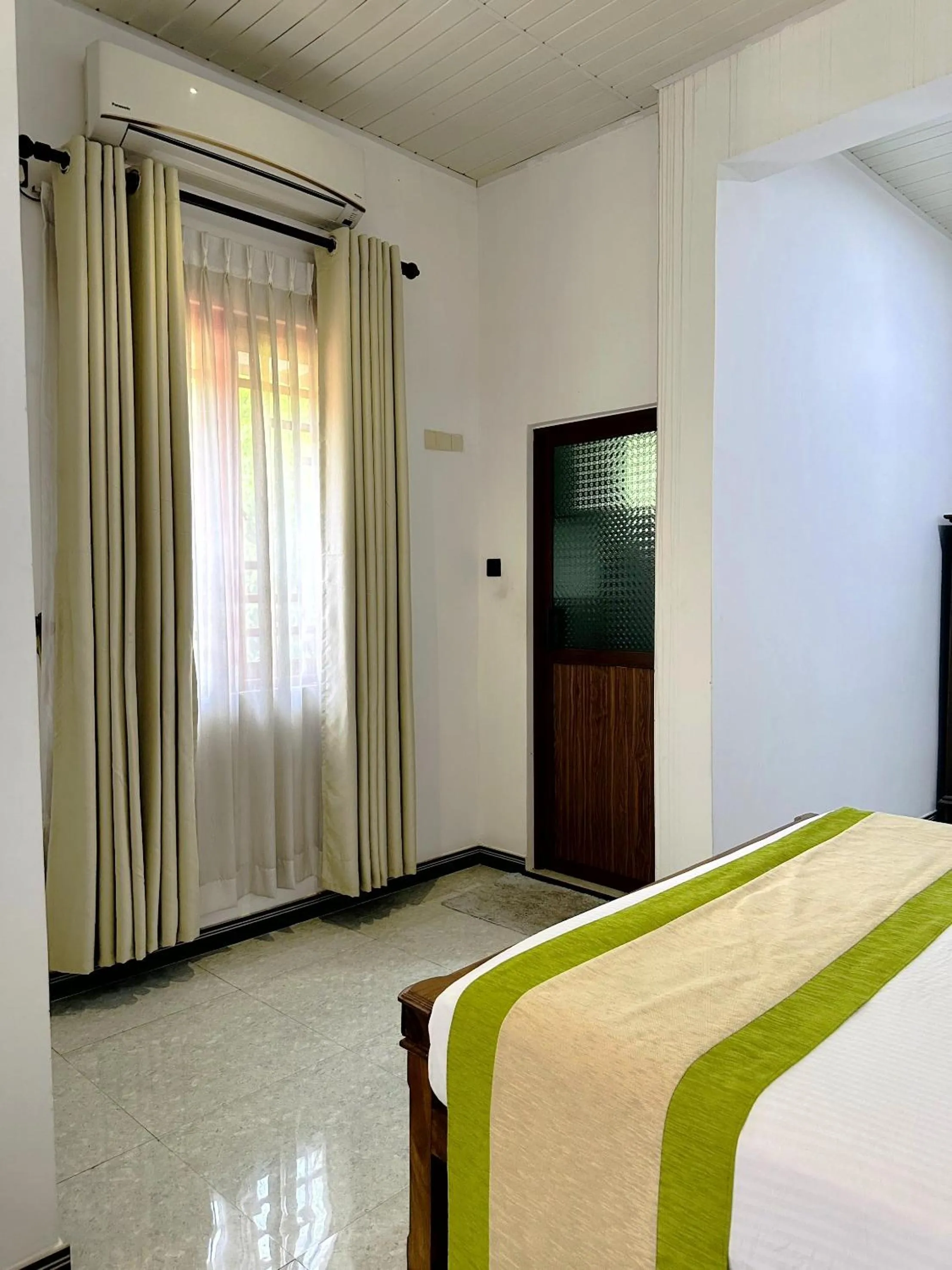 Bed in L S Lanka Hotel Dambulla