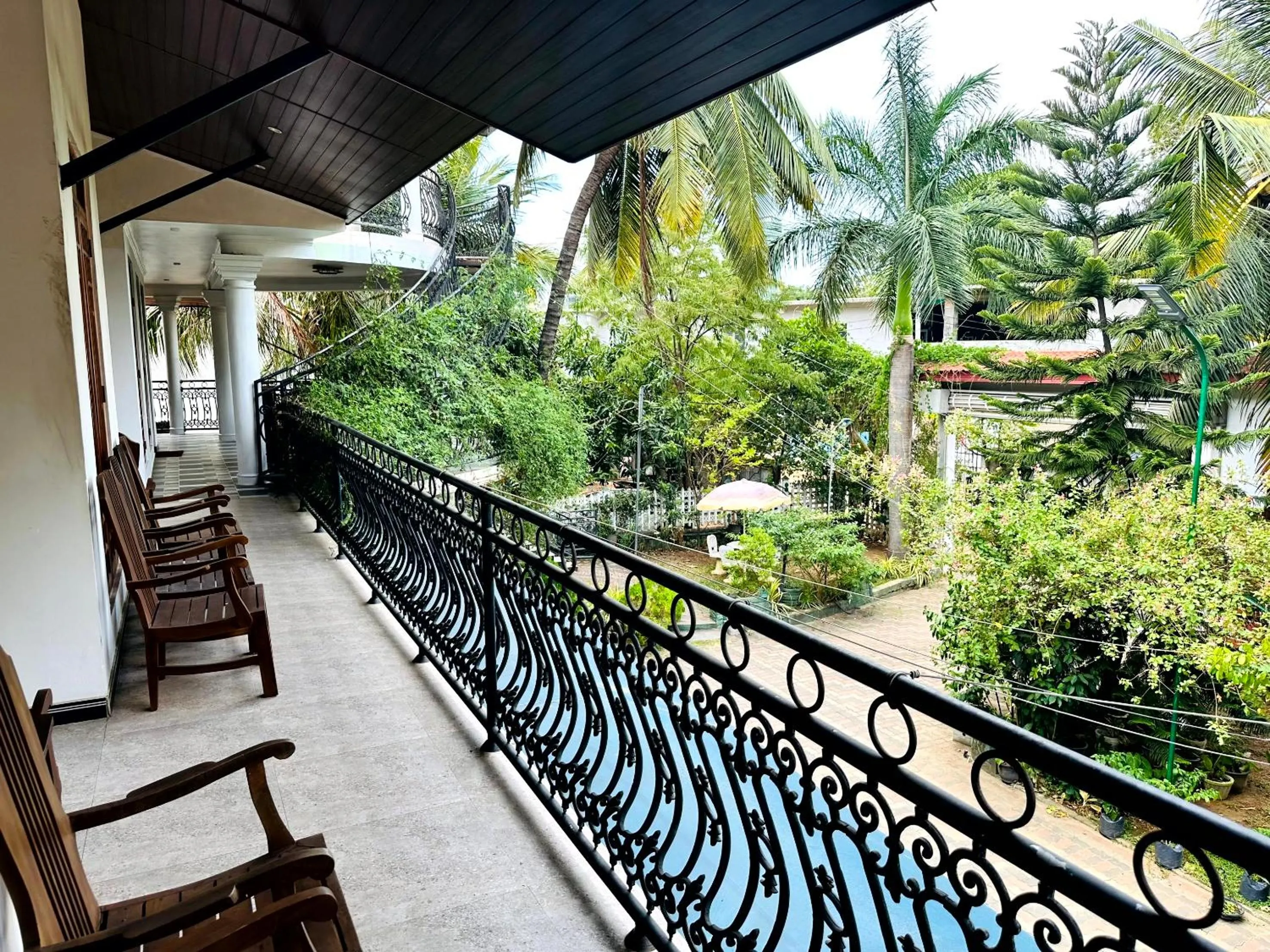 L S Lanka Hotel Dambulla