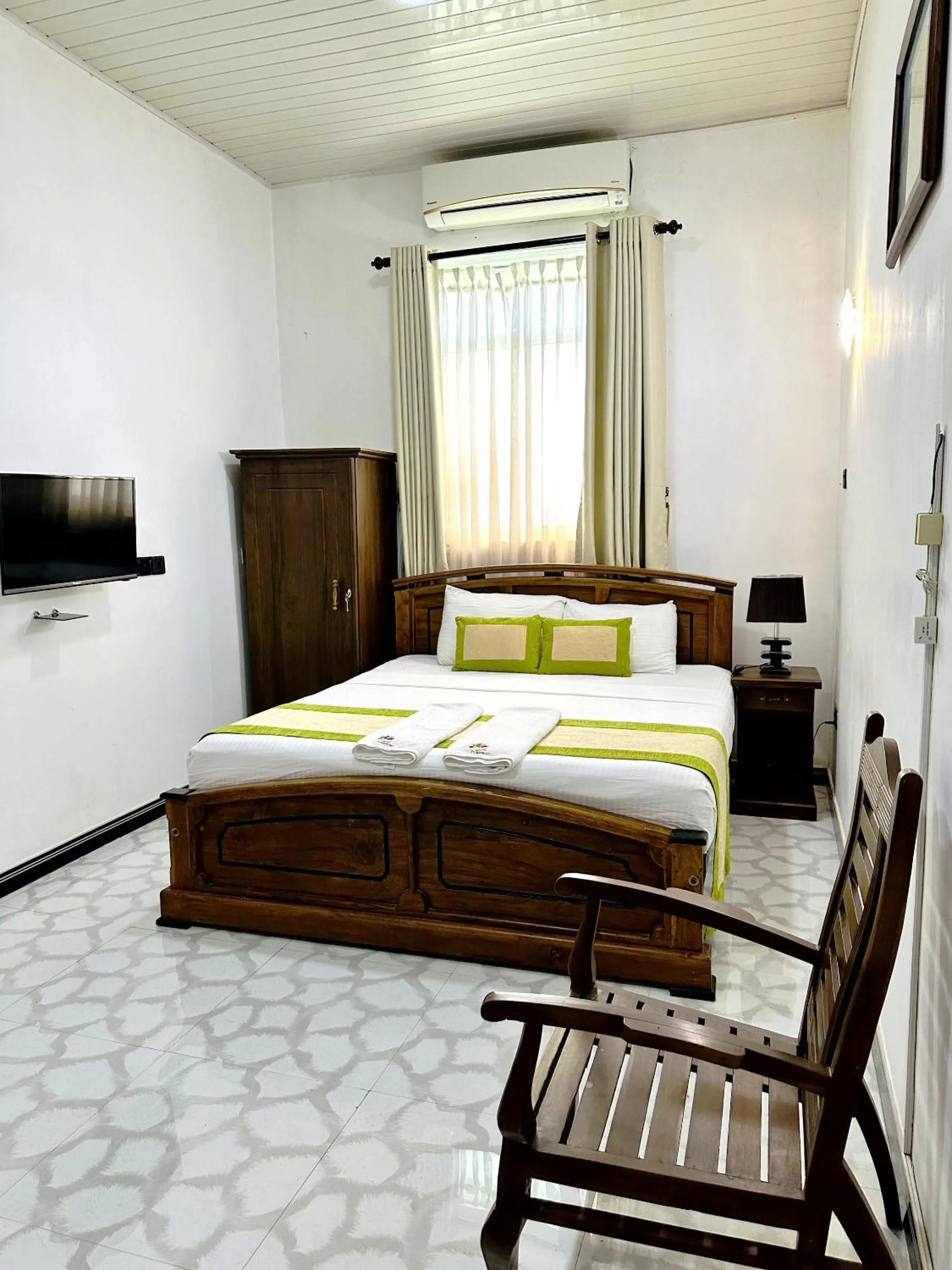 Bed in L S Lanka Hotel Dambulla
