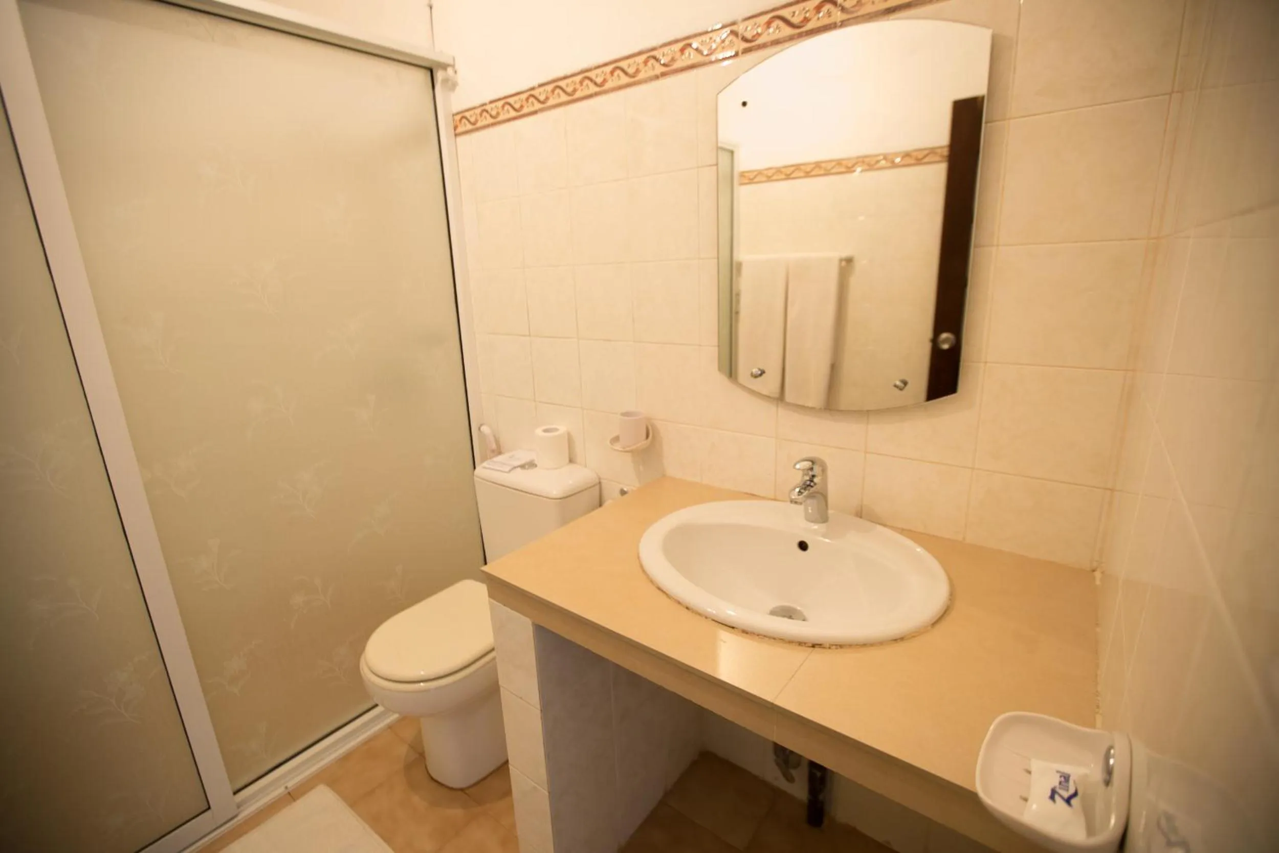 Bathroom in Thuruliya Hotel