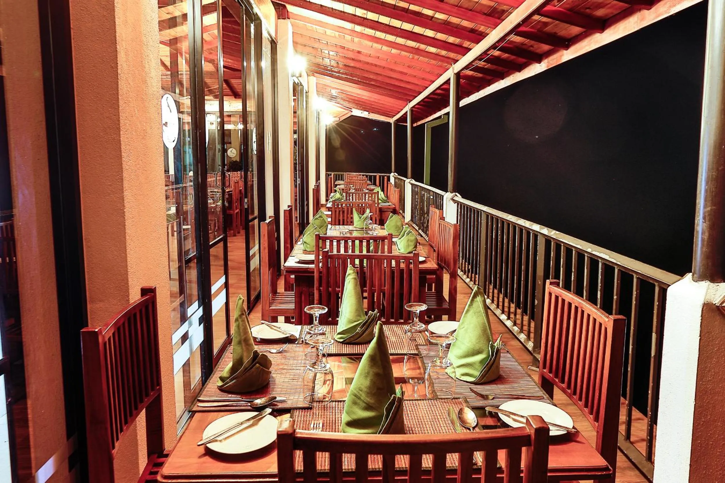 Restaurant/places to eat in Thuruliya Hotel