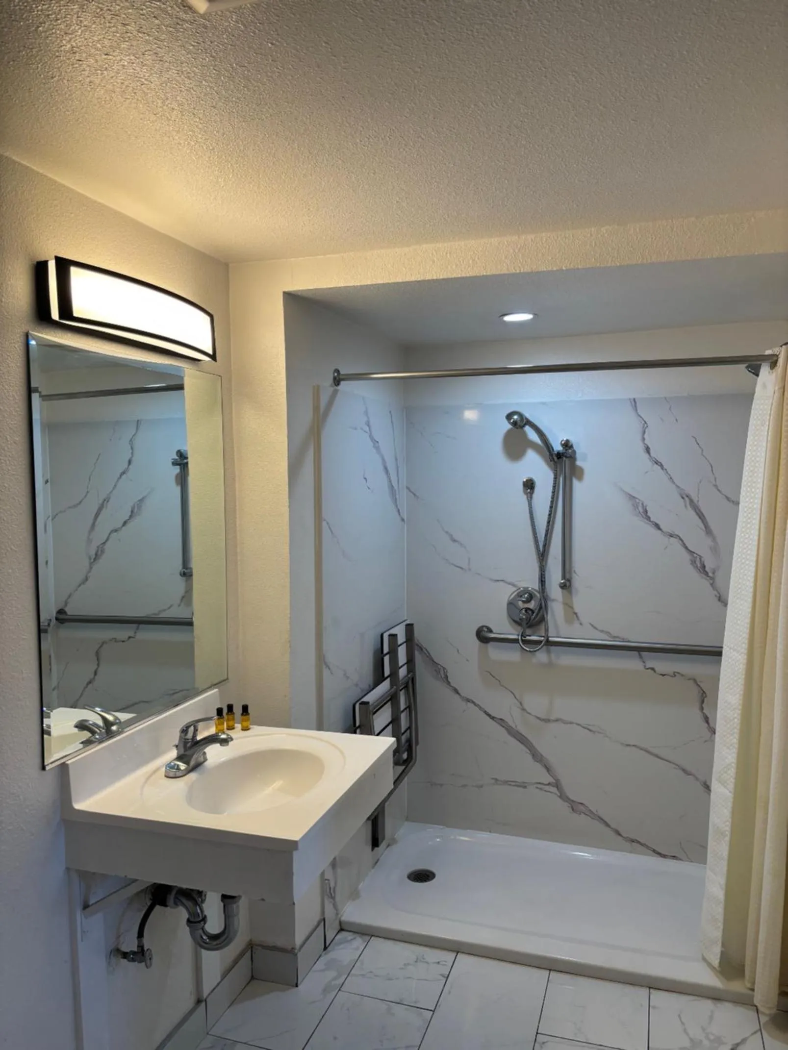 Bathroom in The Monterey Fireplace Inn