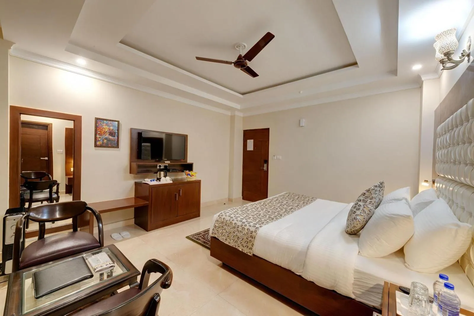 Photo of the whole room, Bed in Regenta Place Green Leaf Manali- A Centrally Heated Resort