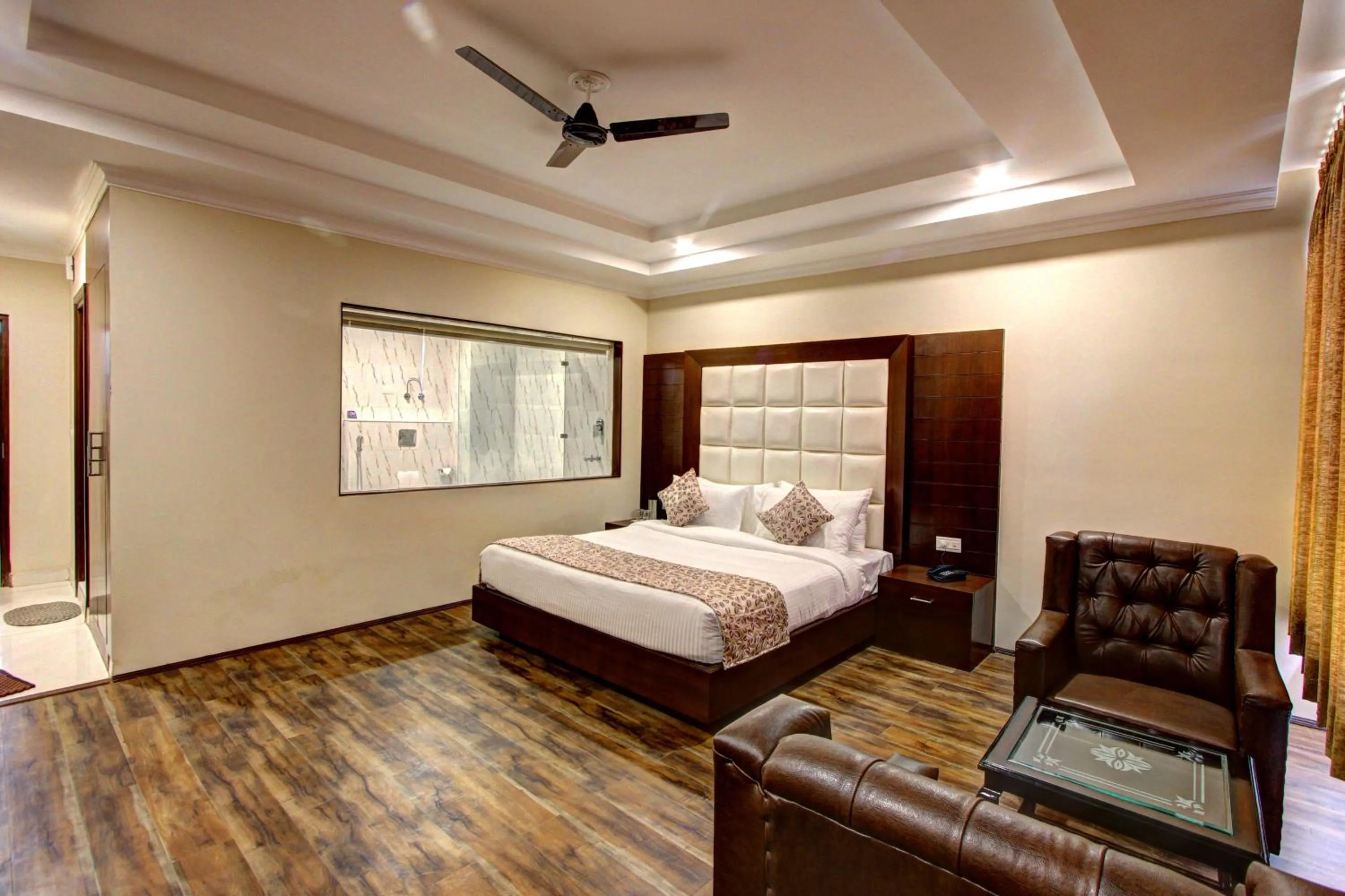 Photo of the whole room, Bed in Regenta Place Green Leaf Manali- A Centrally Heated Resort