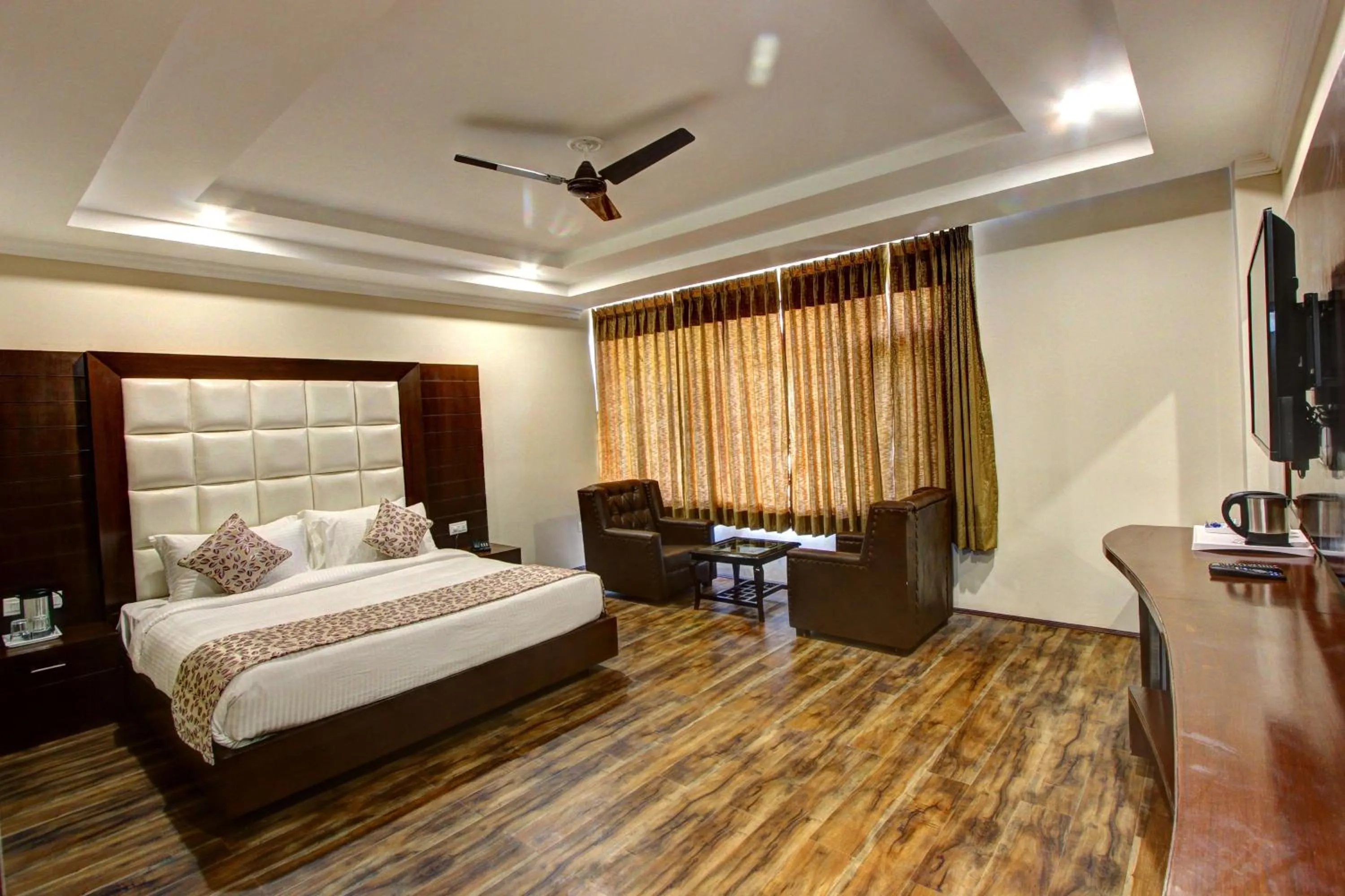Photo of the whole room, Bed in Regenta Place Green Leaf Manali- A Centrally Heated Resort