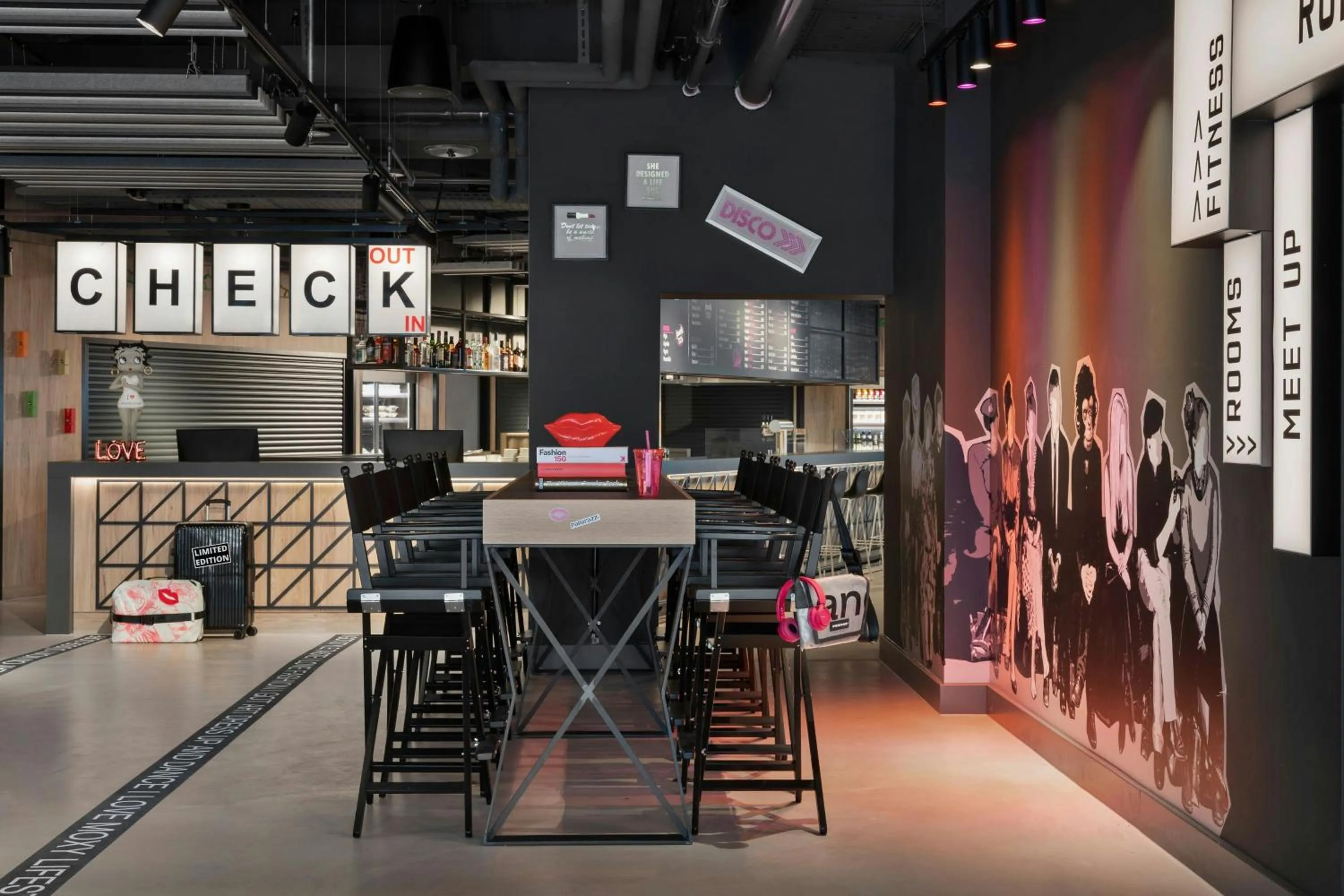 Lobby or reception in Moxy Duesseldorf City