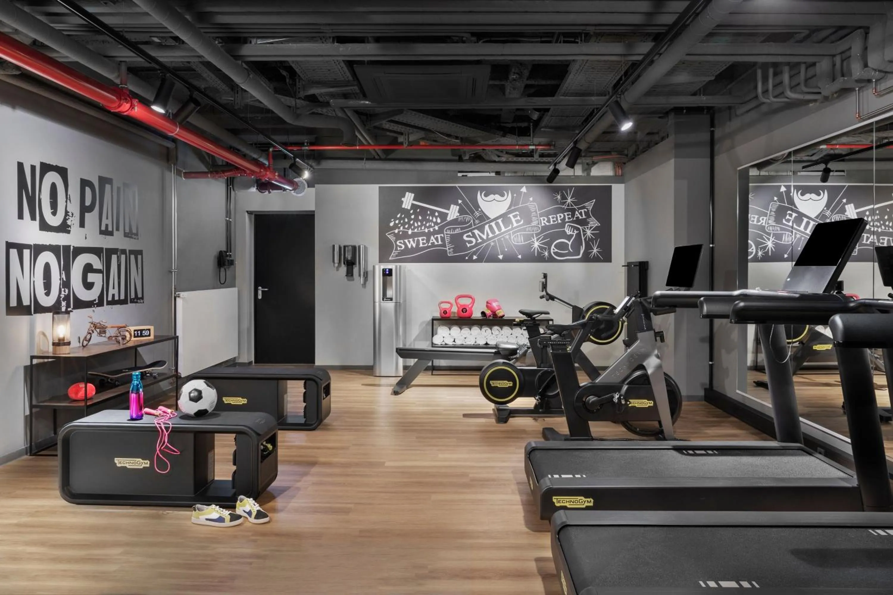 Fitness centre/facilities in Moxy Duesseldorf City