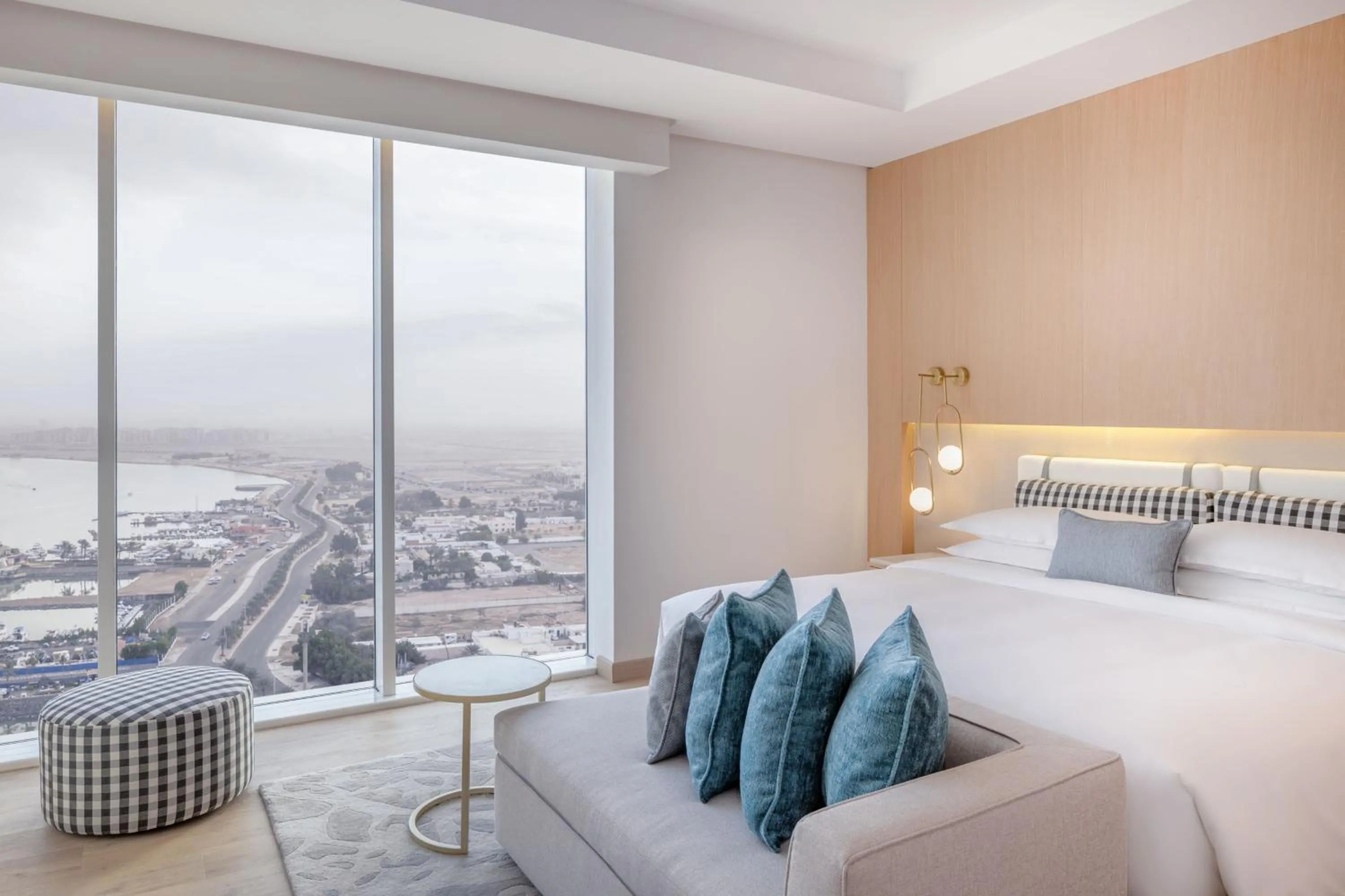 Photo of the whole room, Bed in Four Points by Sheraton Jeddah Corniche
