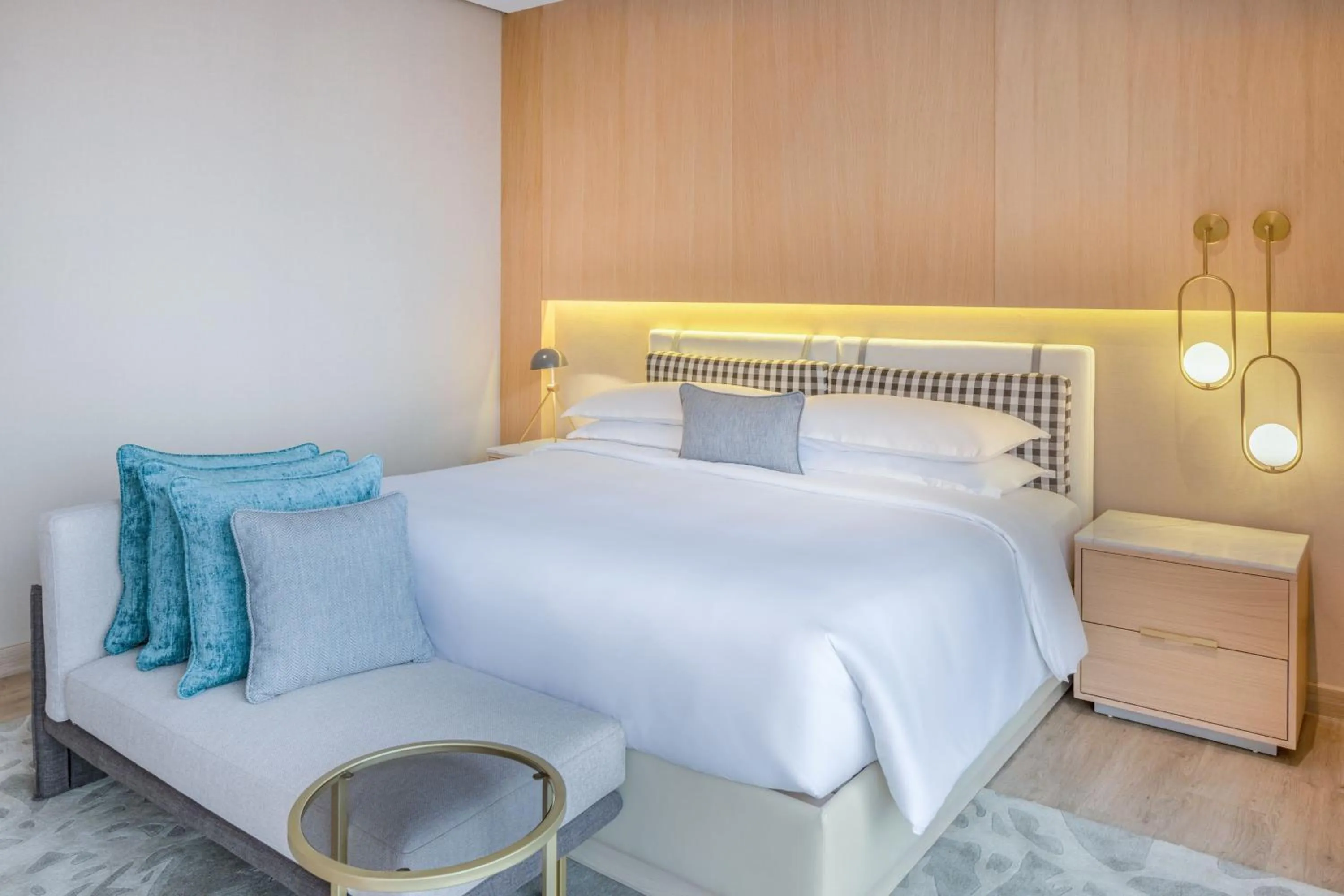 Photo of the whole room, Bed in Four Points by Sheraton Jeddah Corniche