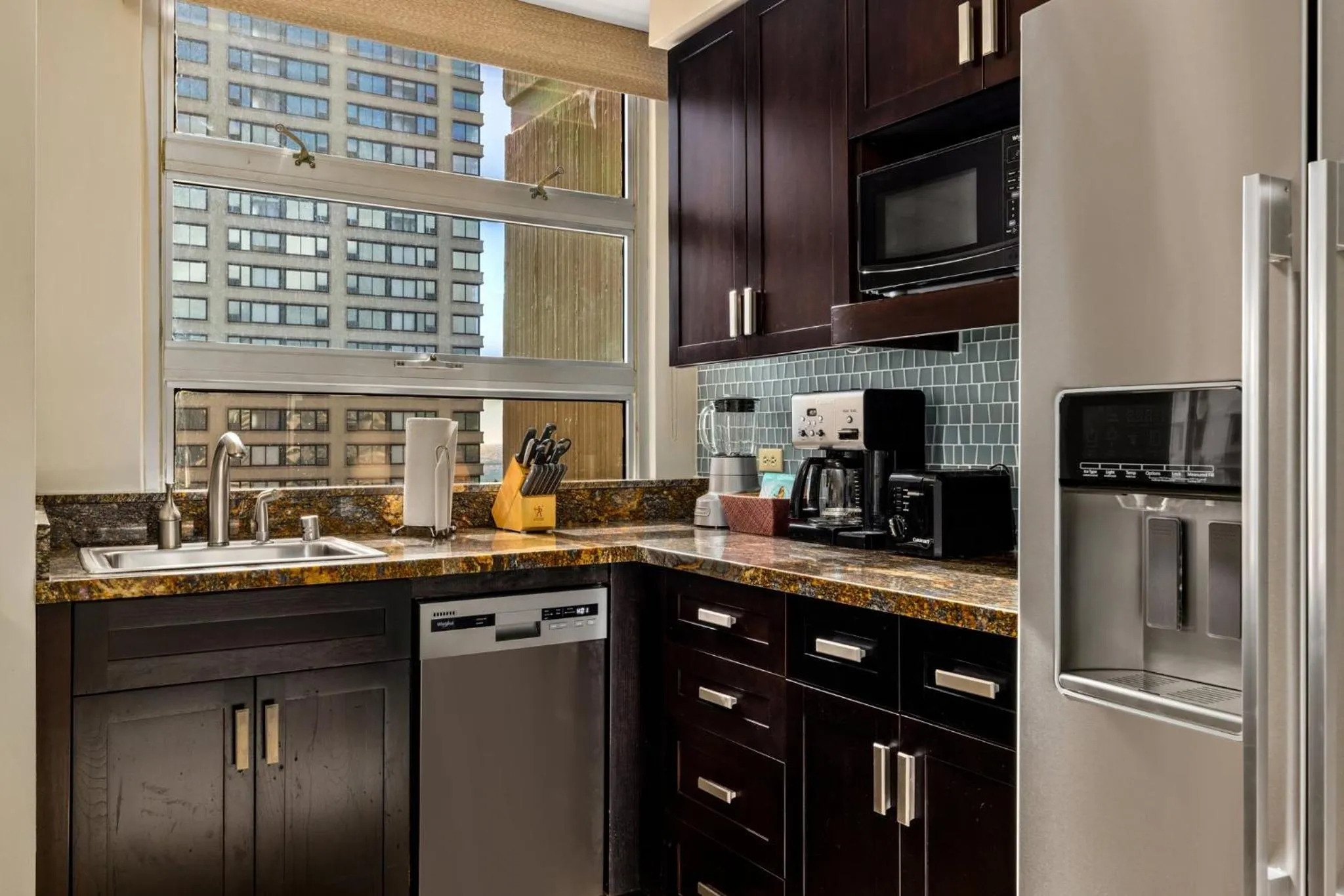 Kitchen or kitchenette in Wyndham Vacation Resorts Royal Garden at Waikiki