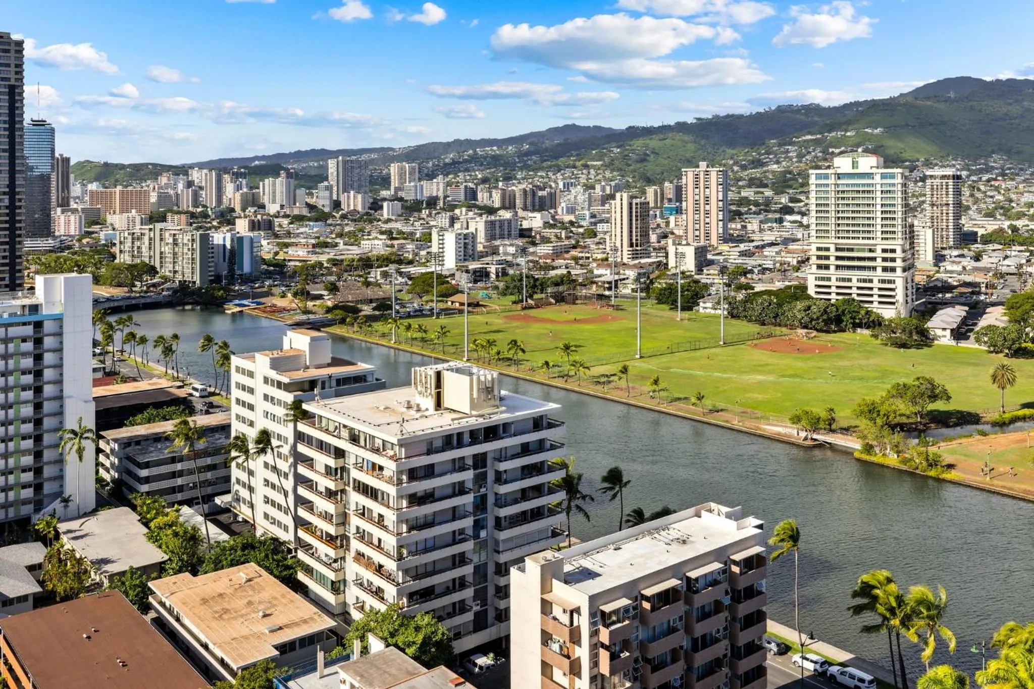 Property building in Wyndham Vacation Resorts Royal Garden at Waikiki