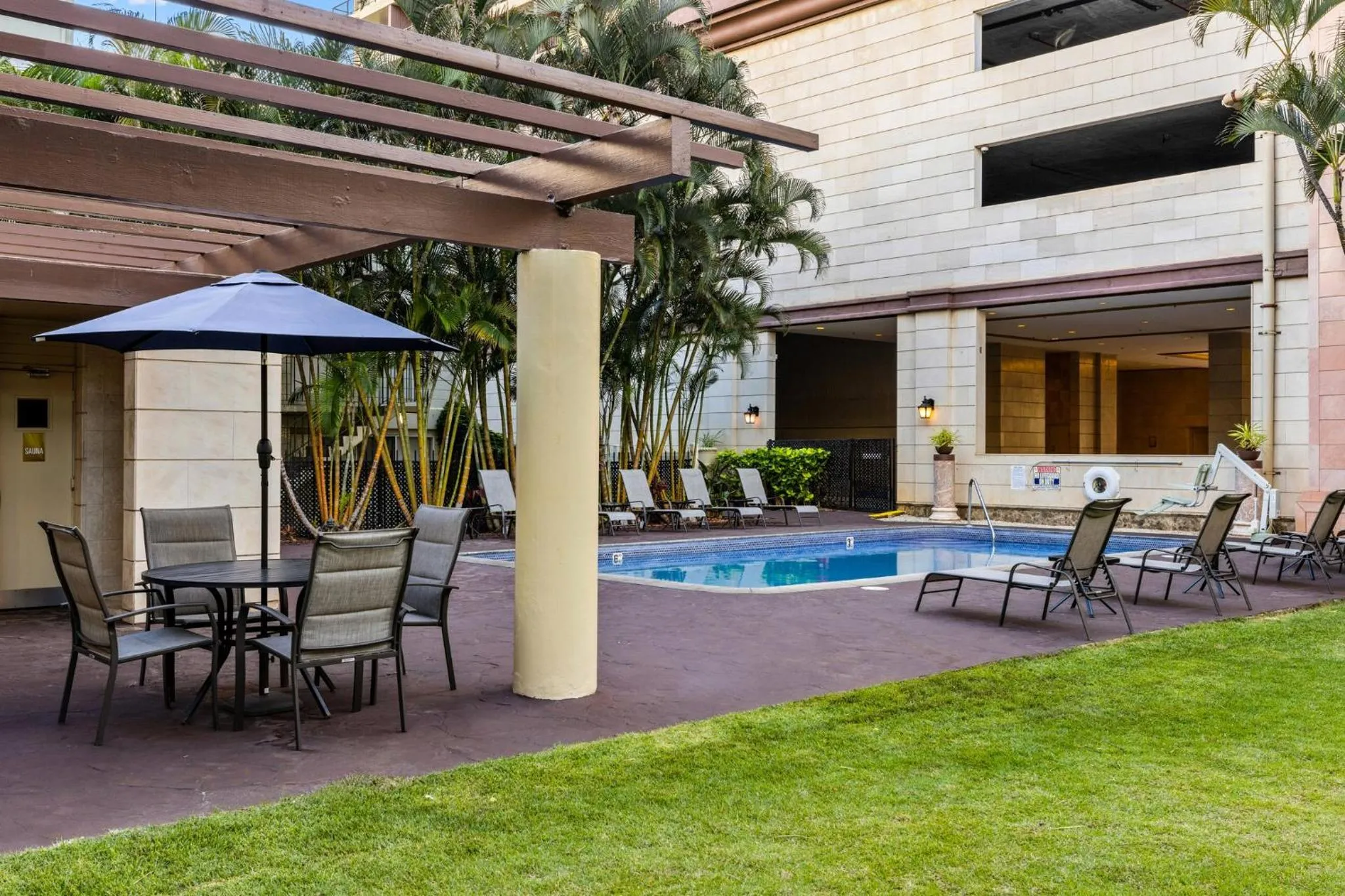Swimming pool in Wyndham Vacation Resorts Royal Garden at Waikiki