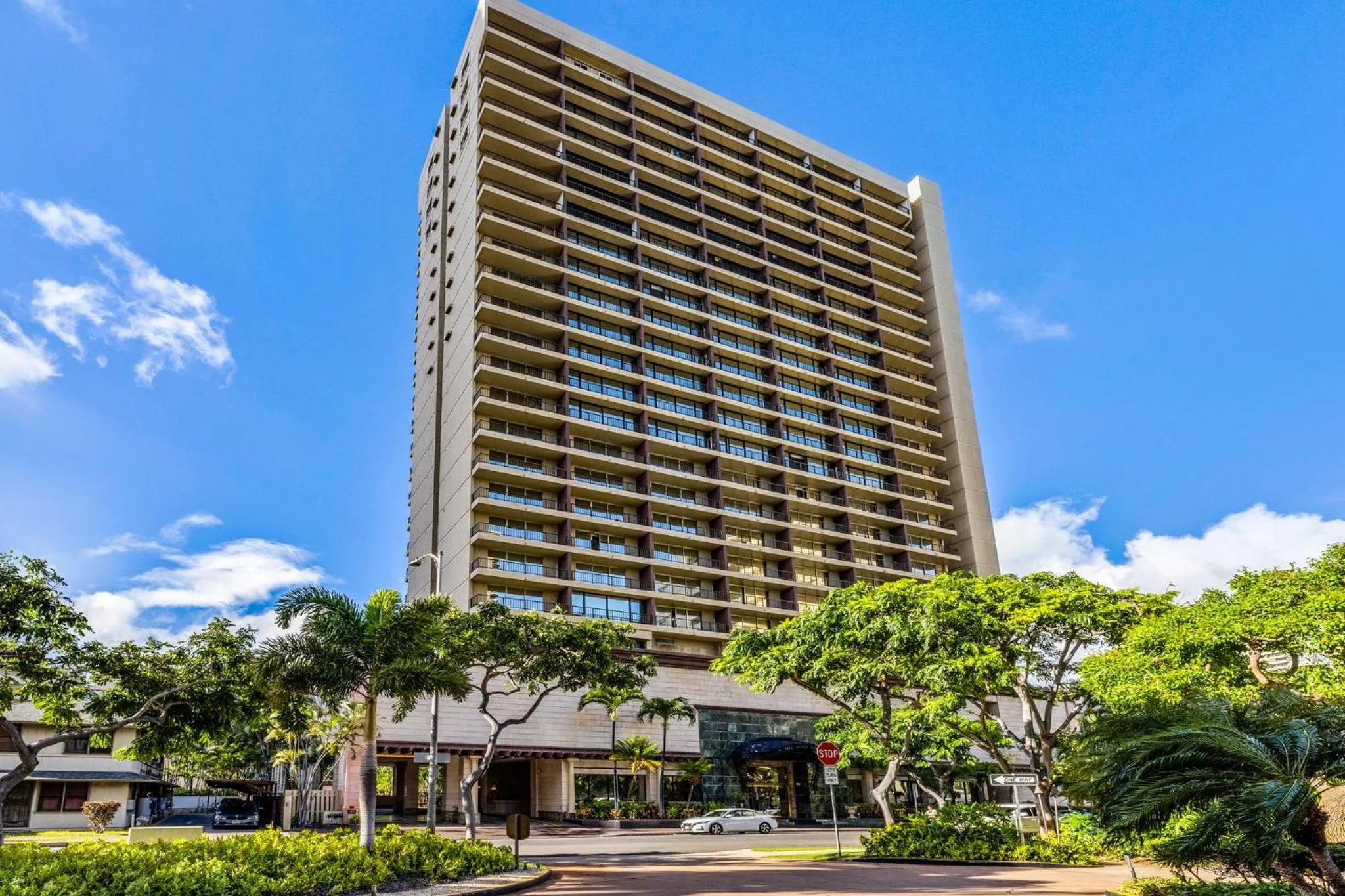 Property building in Wyndham Vacation Resorts Royal Garden at Waikiki