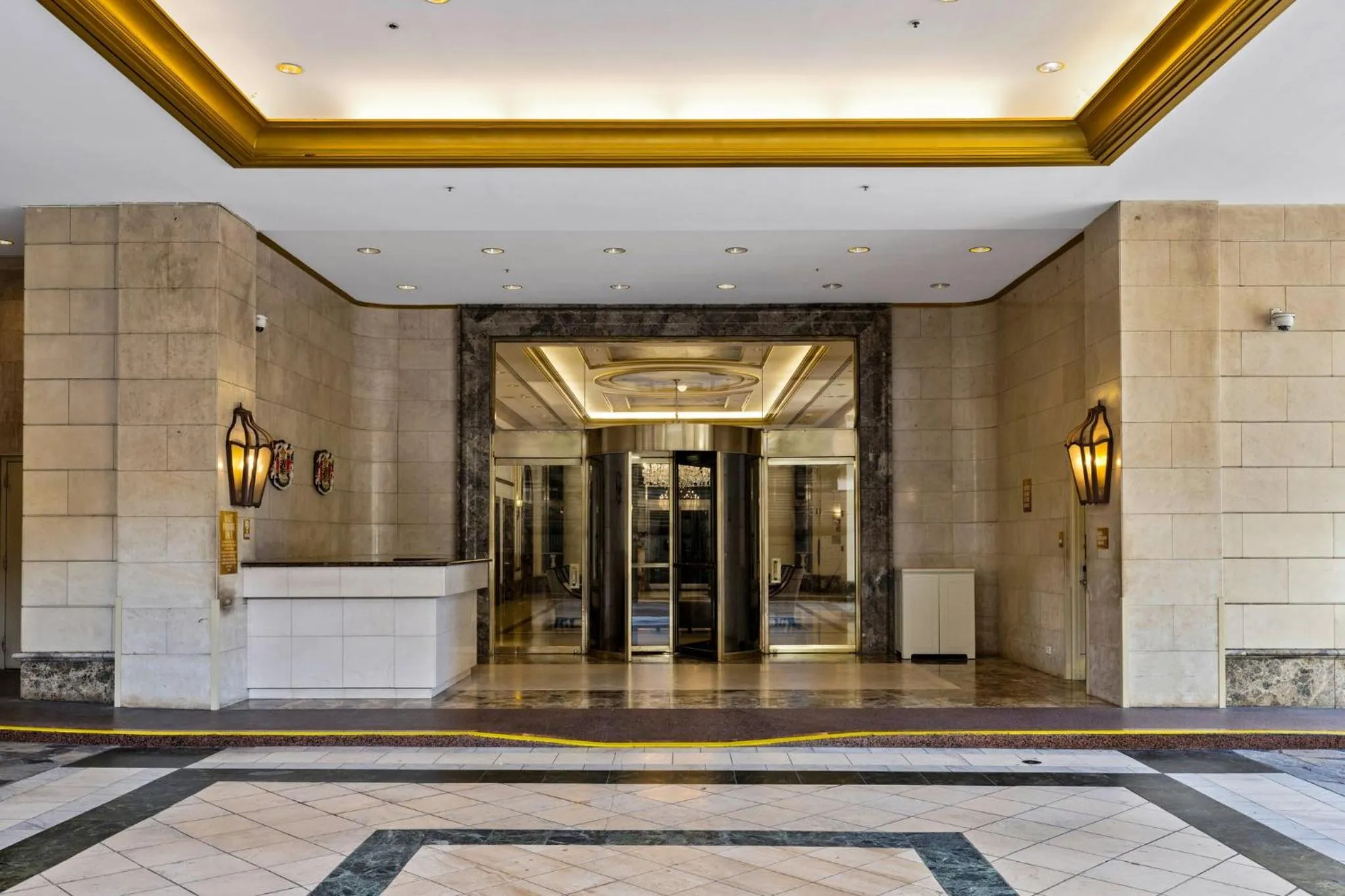 Property building in Wyndham Vacation Resorts Royal Garden at Waikiki