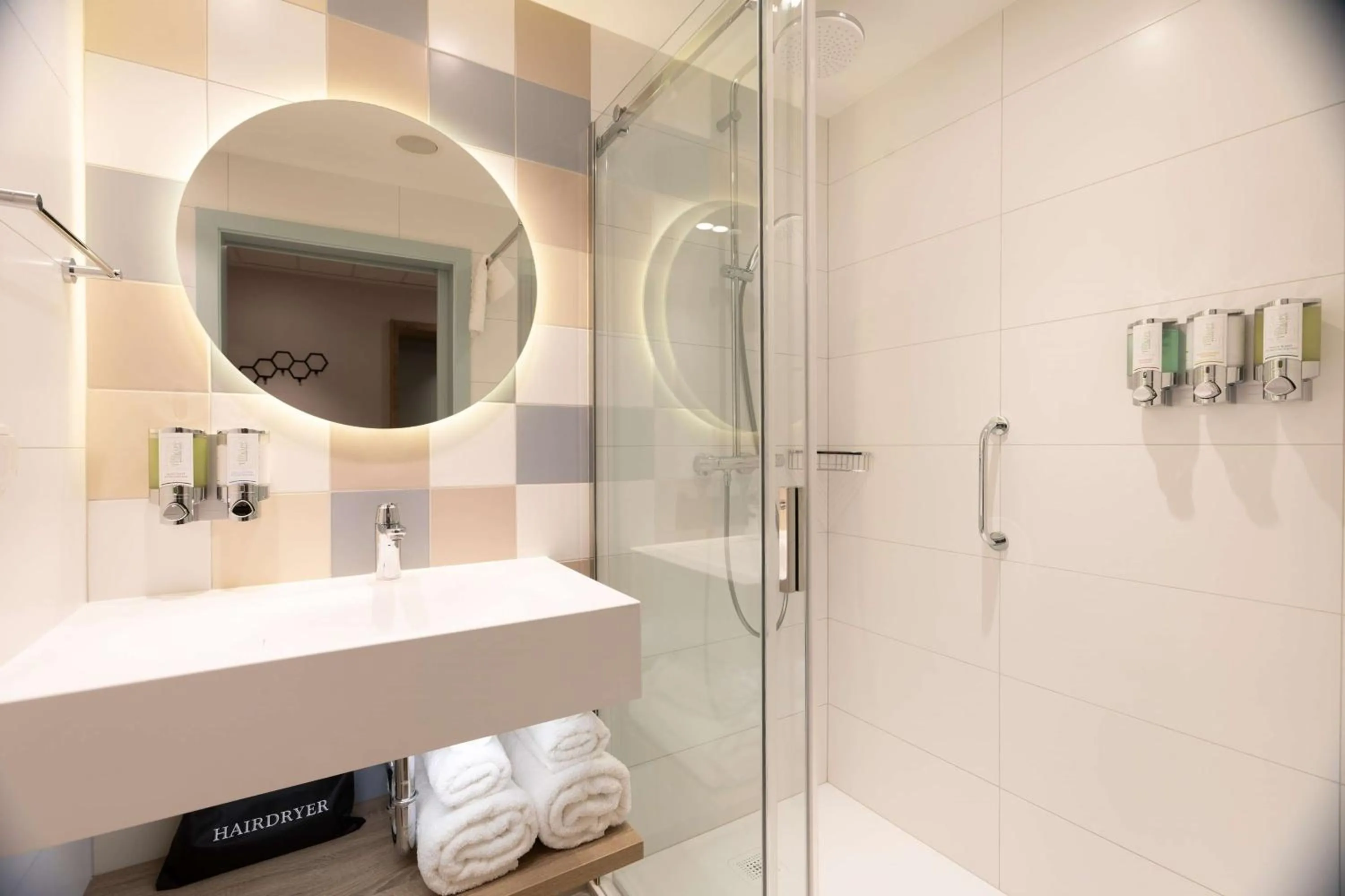 Shower in Hampton By Hilton Bialystok