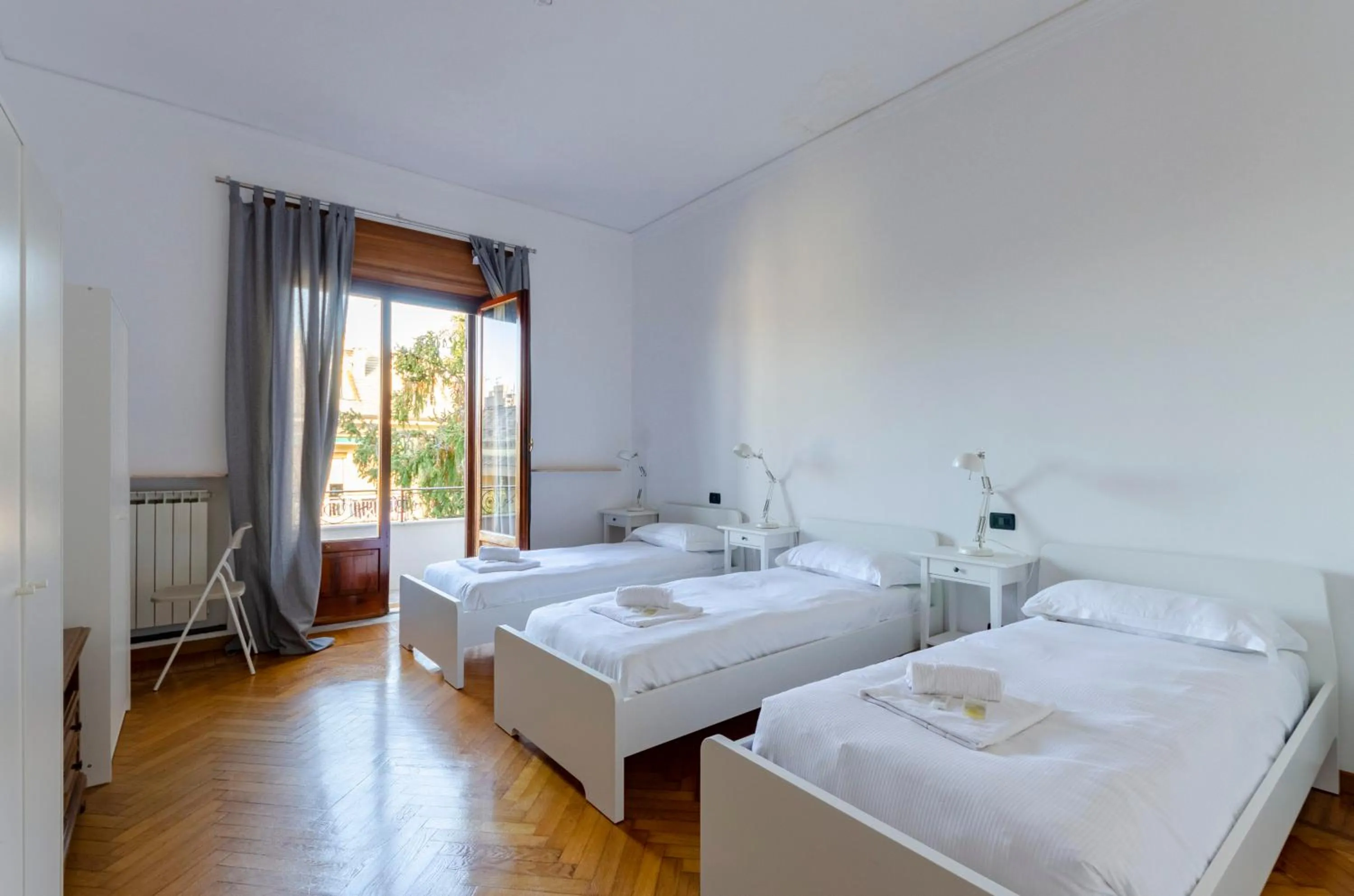 Bed in JOIVY Apt for 7 Perfect for Families close to Beaches