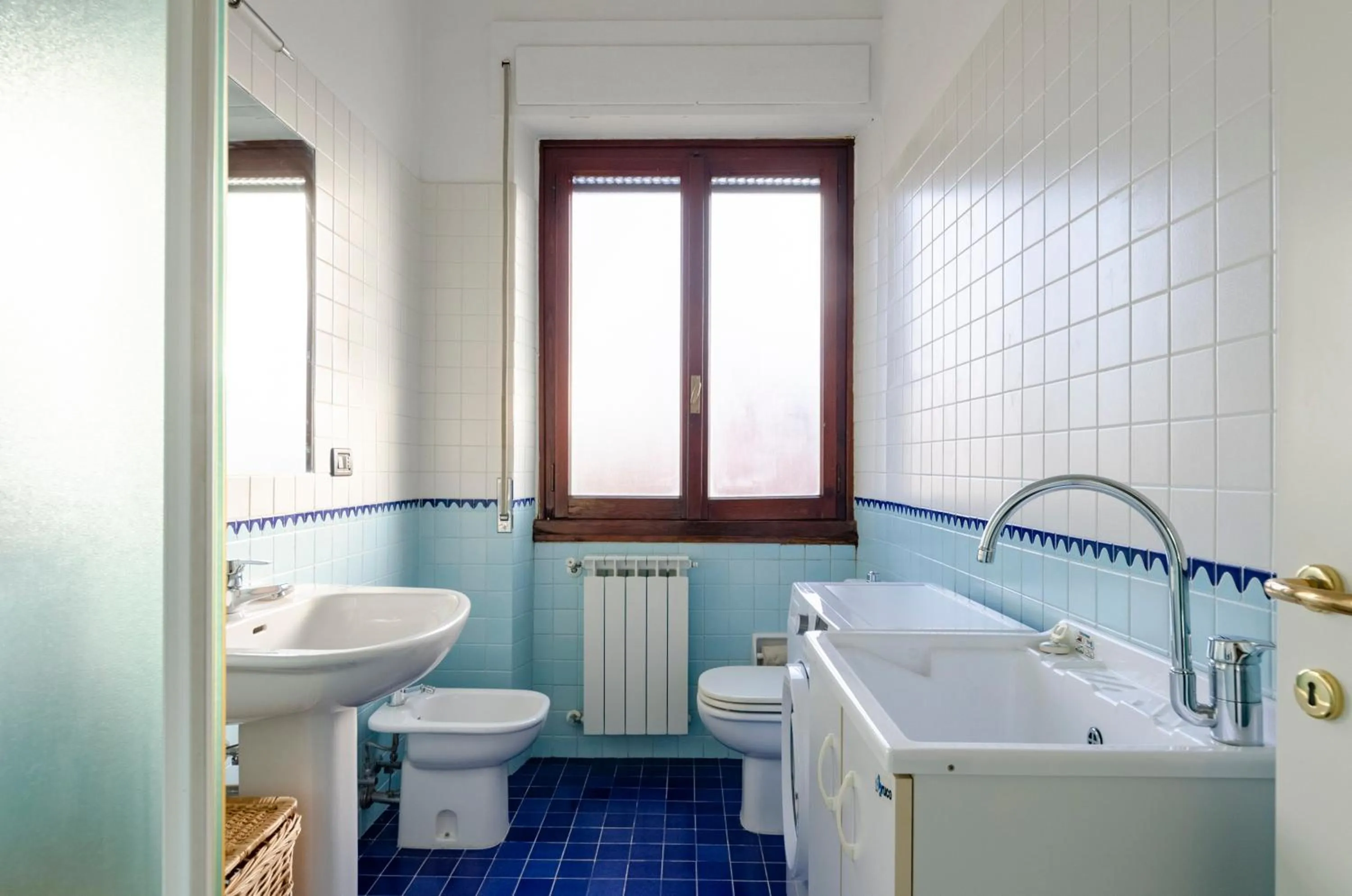 Bathroom in JOIVY Apt for 7 Perfect for Families close to Beaches