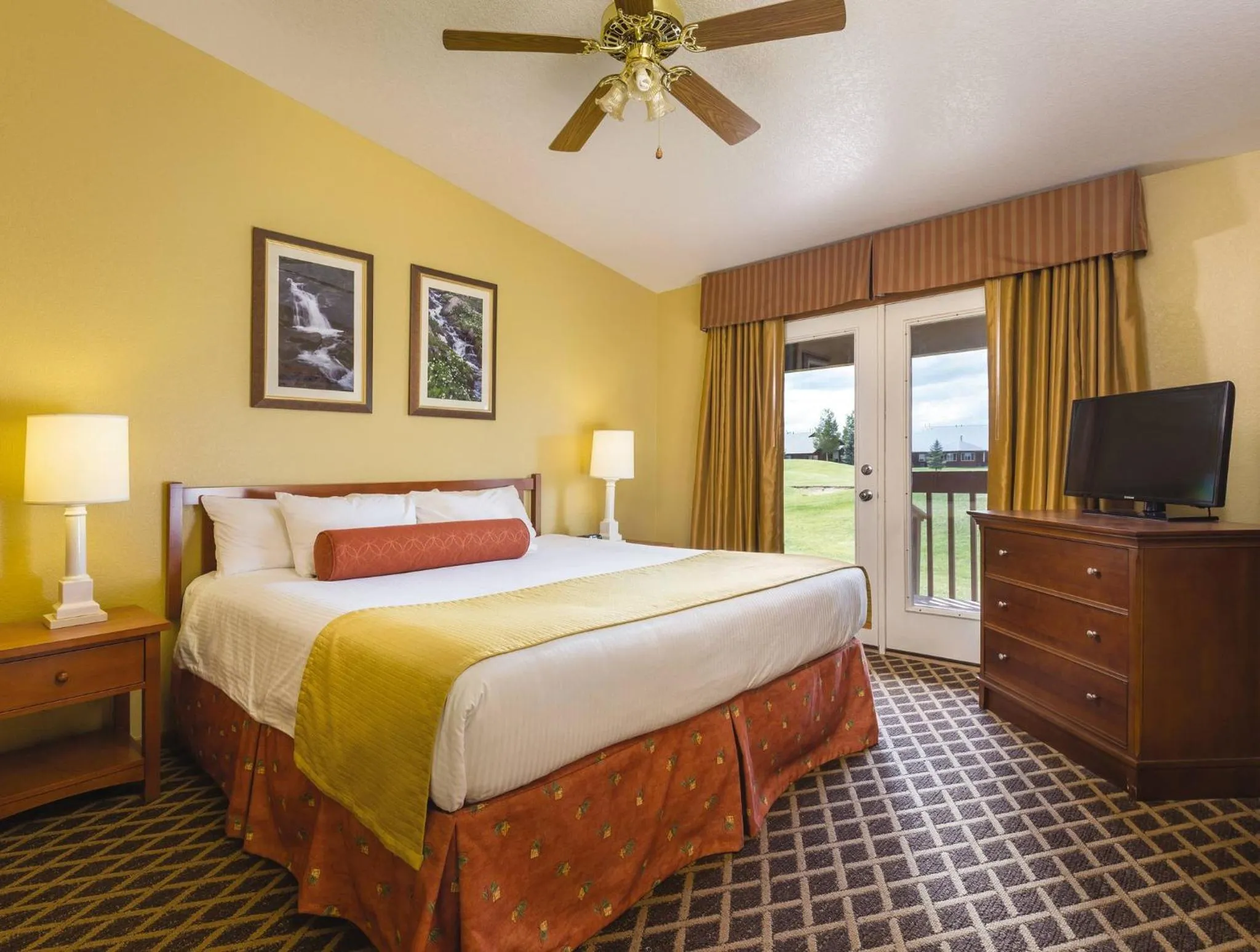 Photo of the whole room, Bed in Club Wyndham Pagosa