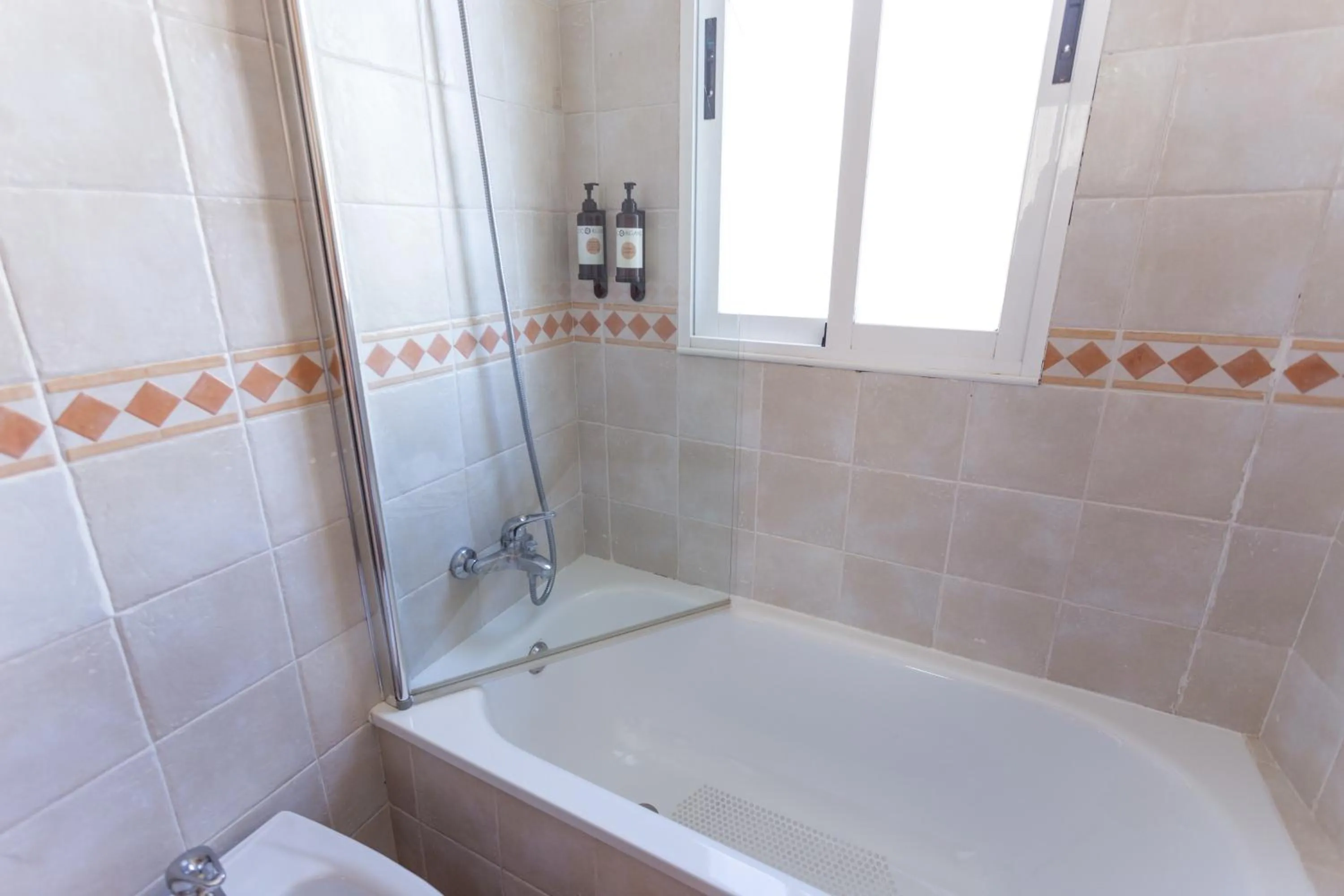 Shower in Apartamentos Granata