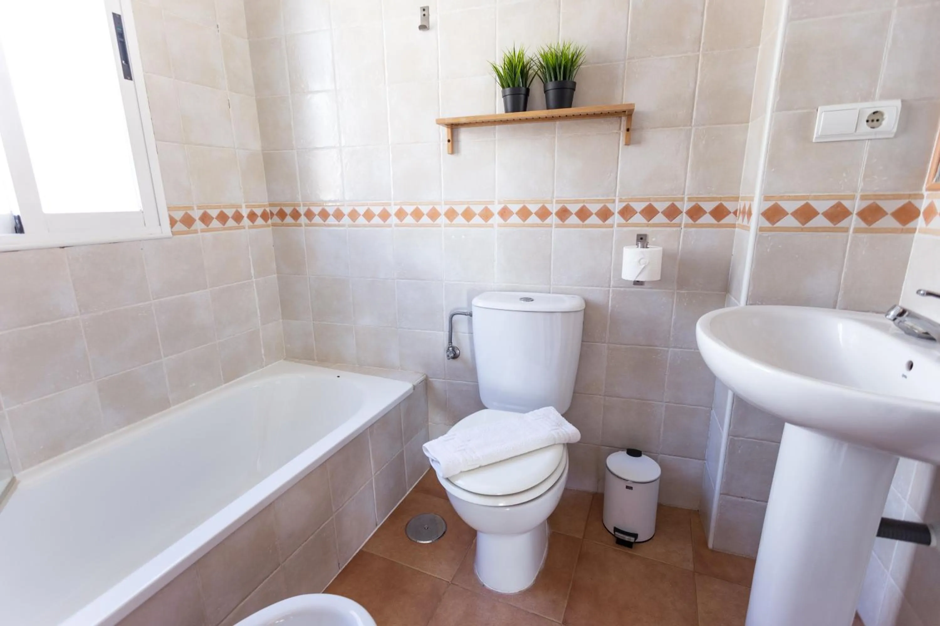 Toilet in Apartamentos Granata