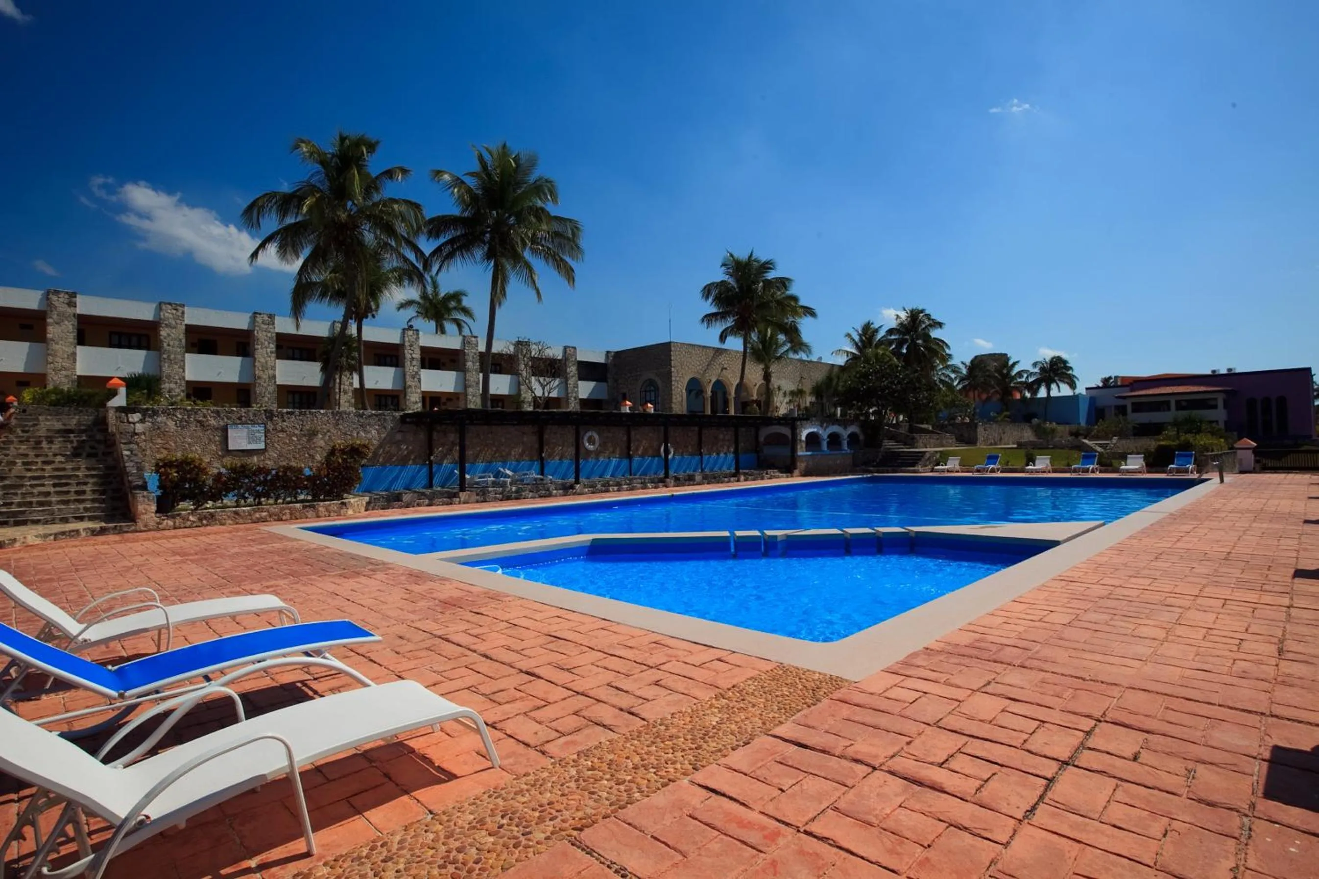 Swimming pool in Hotel Tucan Siho Playa