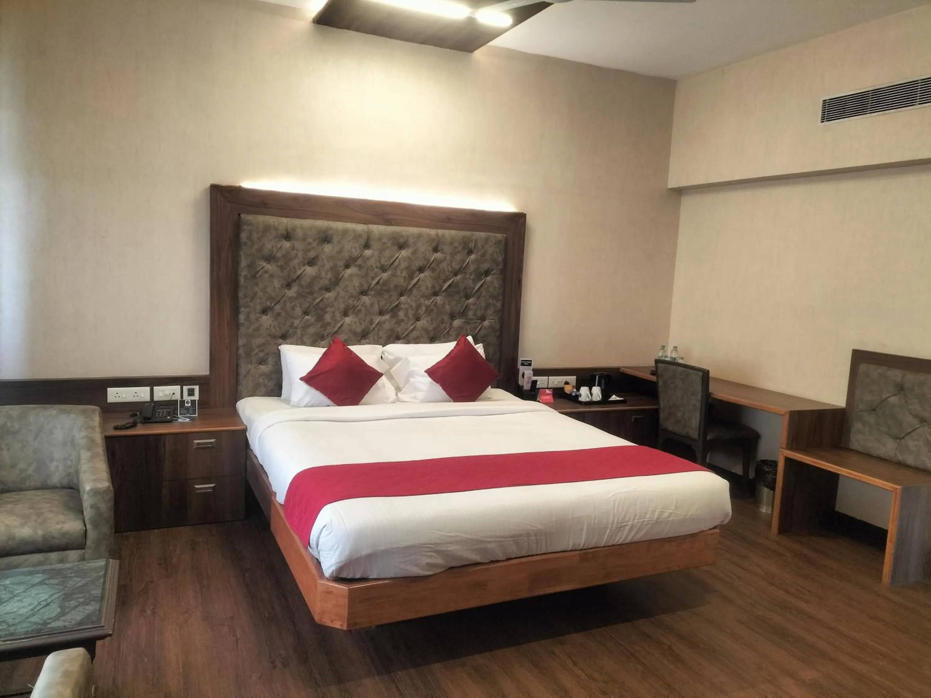 Bedroom, Bed in Zip By Spree Hotels Surabi International Vellore