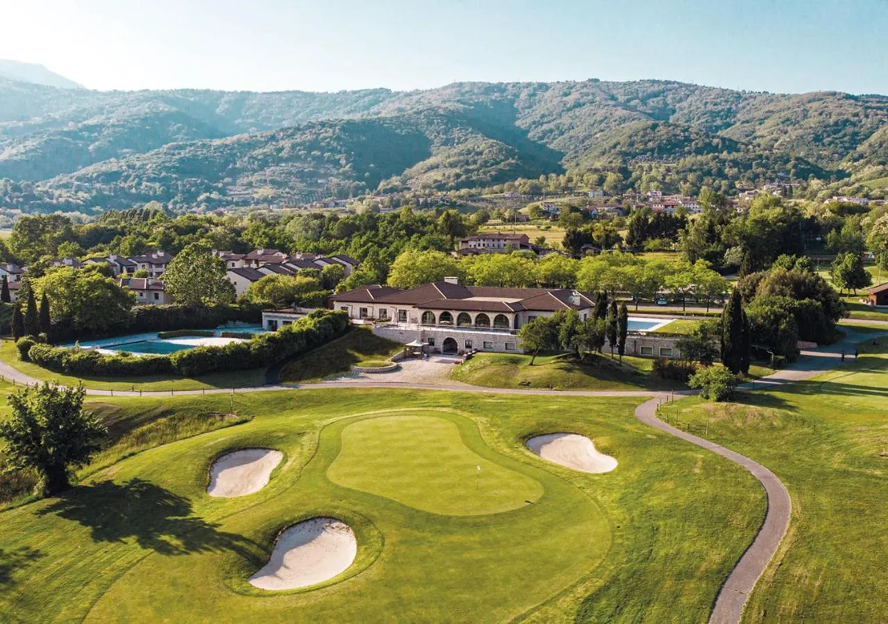 Golfcourse in Progress Country & Wine House