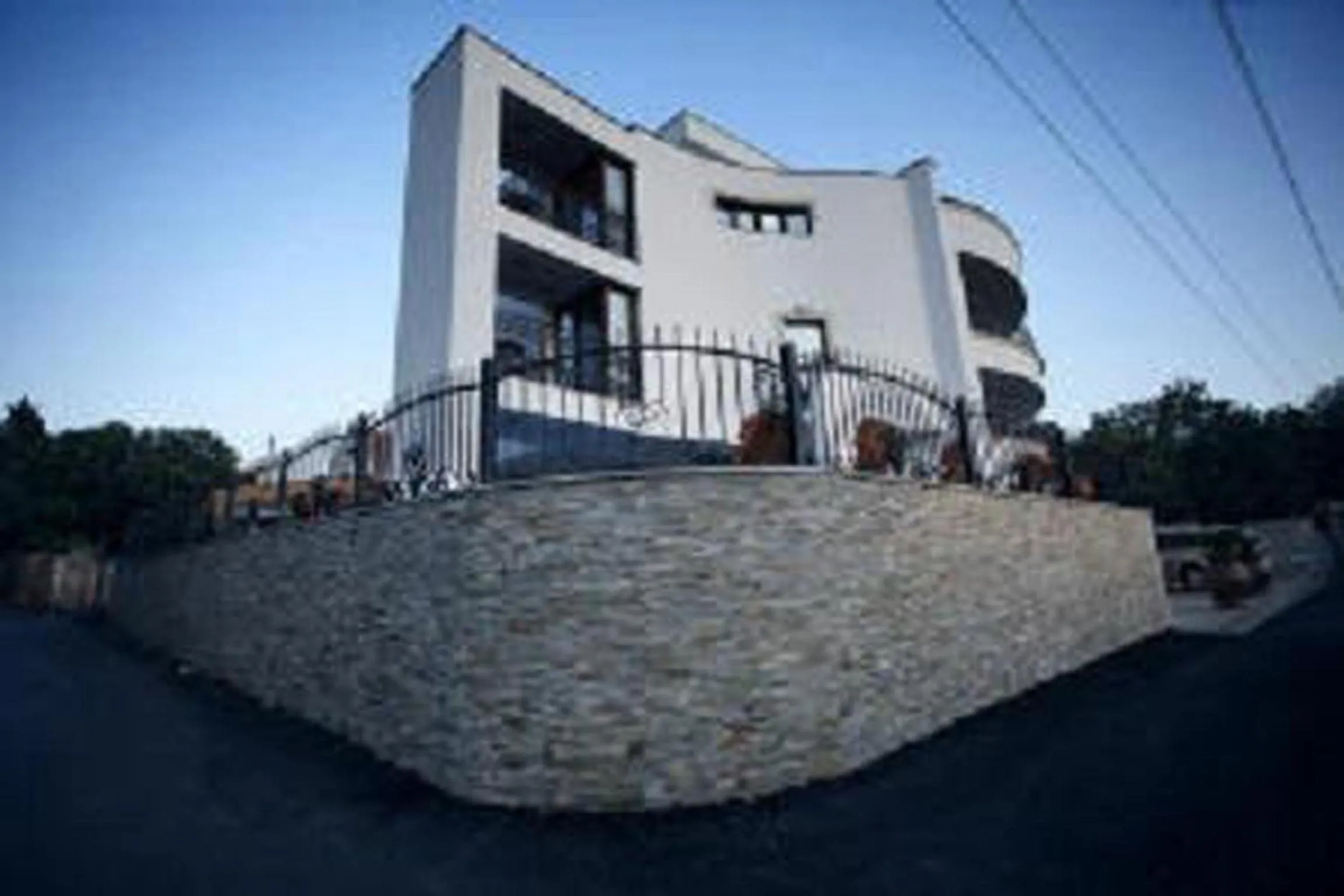 Facade/entrance in Villa M