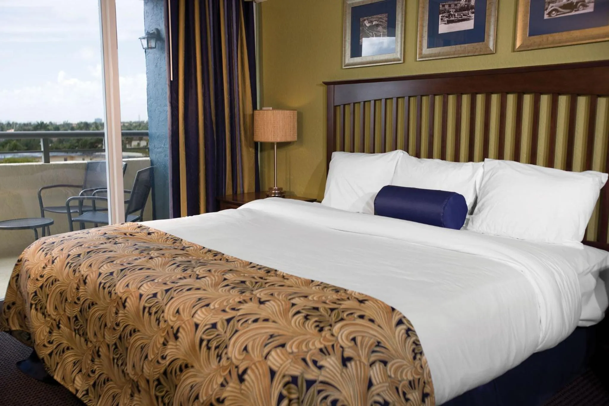 Bed in Club Wyndham Santa Barbara