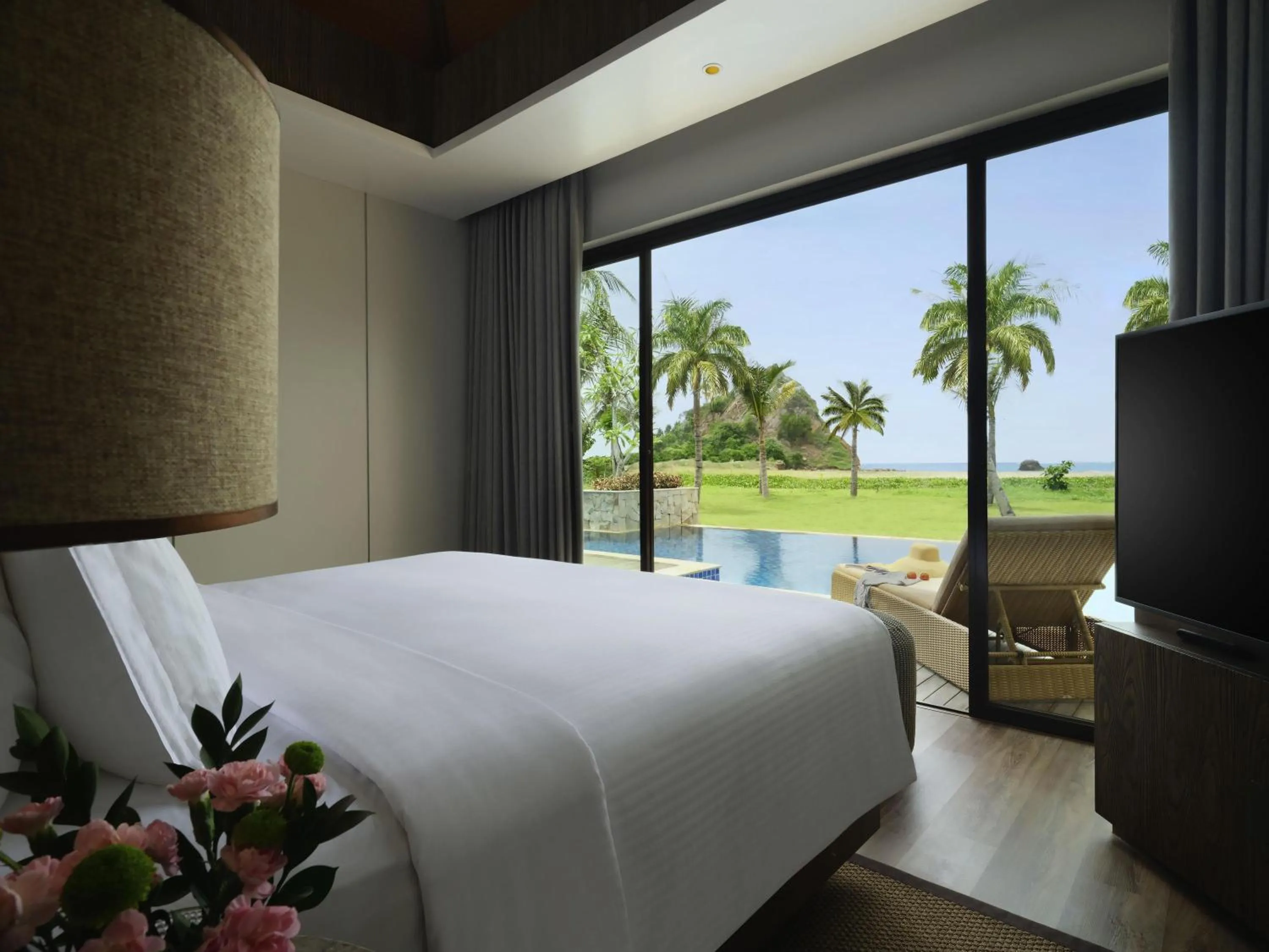 Bedroom, Bed in Pullman Lombok Merujani Mandalika Beach Resort