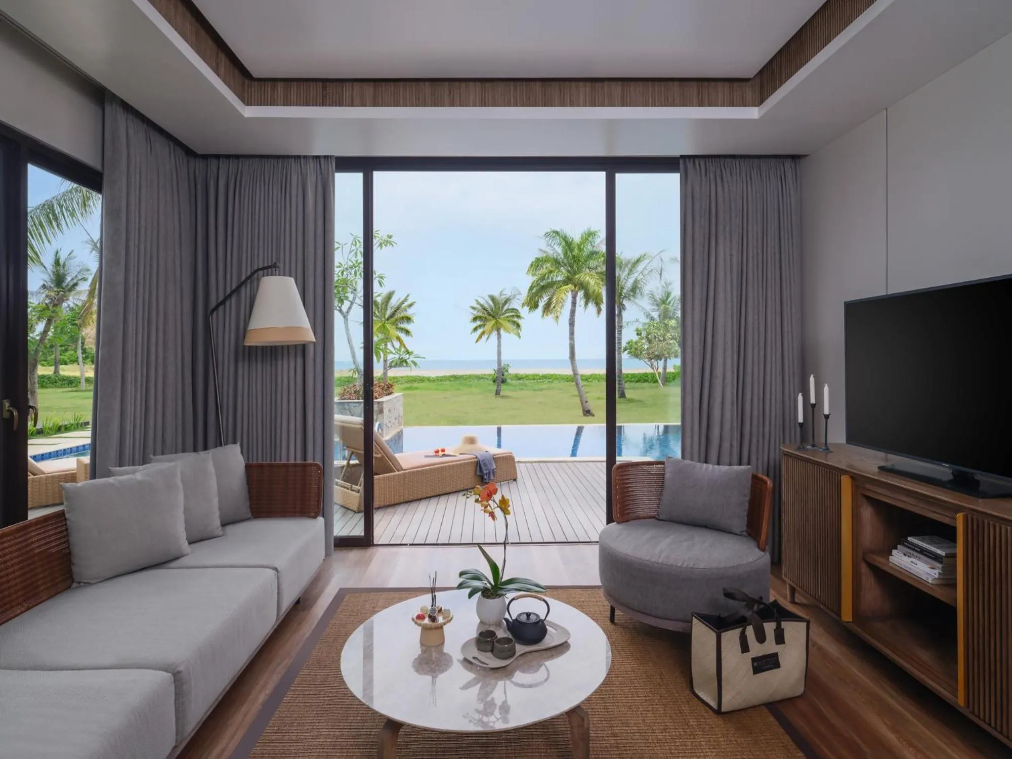 Garden in Pullman Lombok Merujani Mandalika Beach Resort