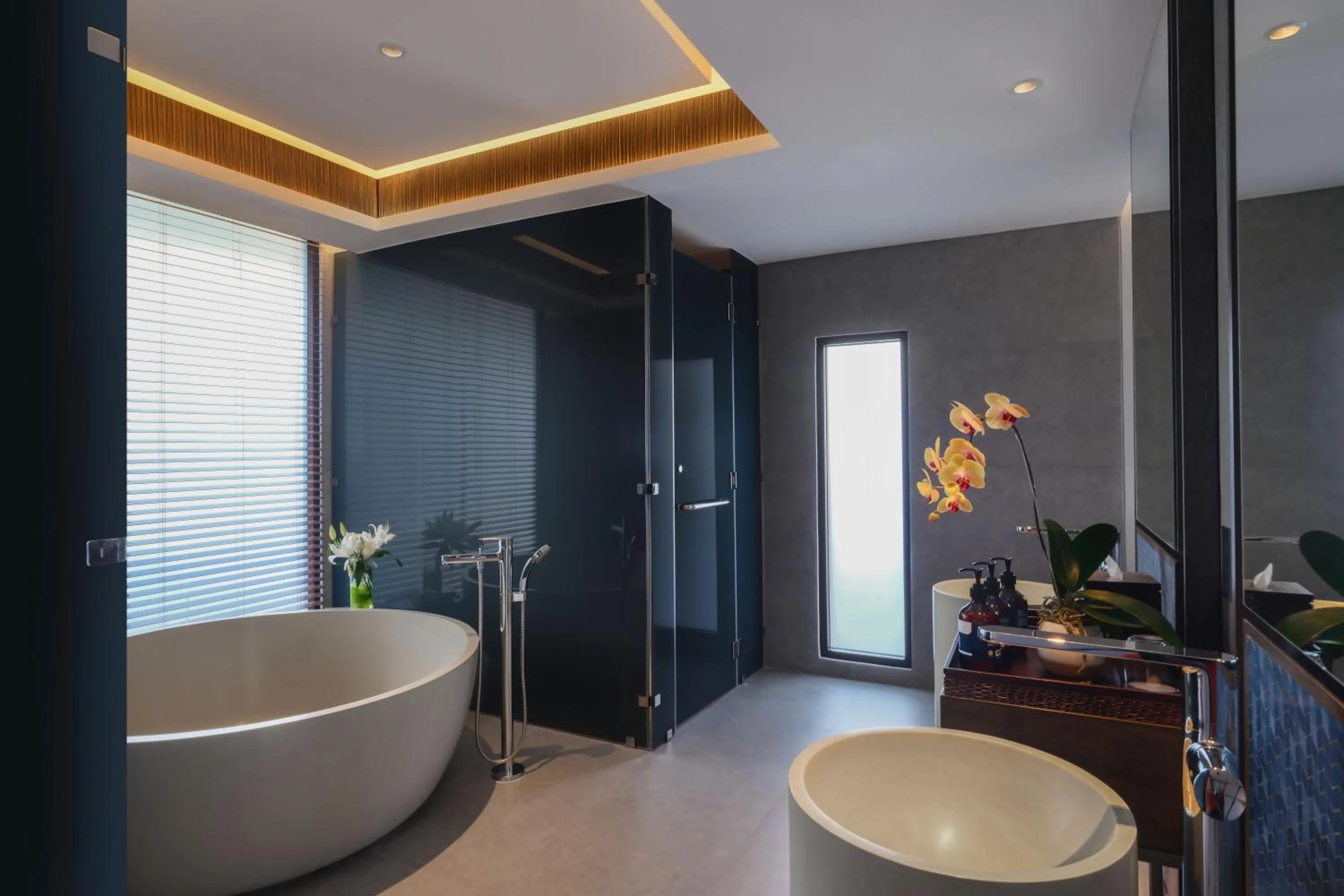 Shower in Pullman Lombok Merujani Mandalika Beach Resort