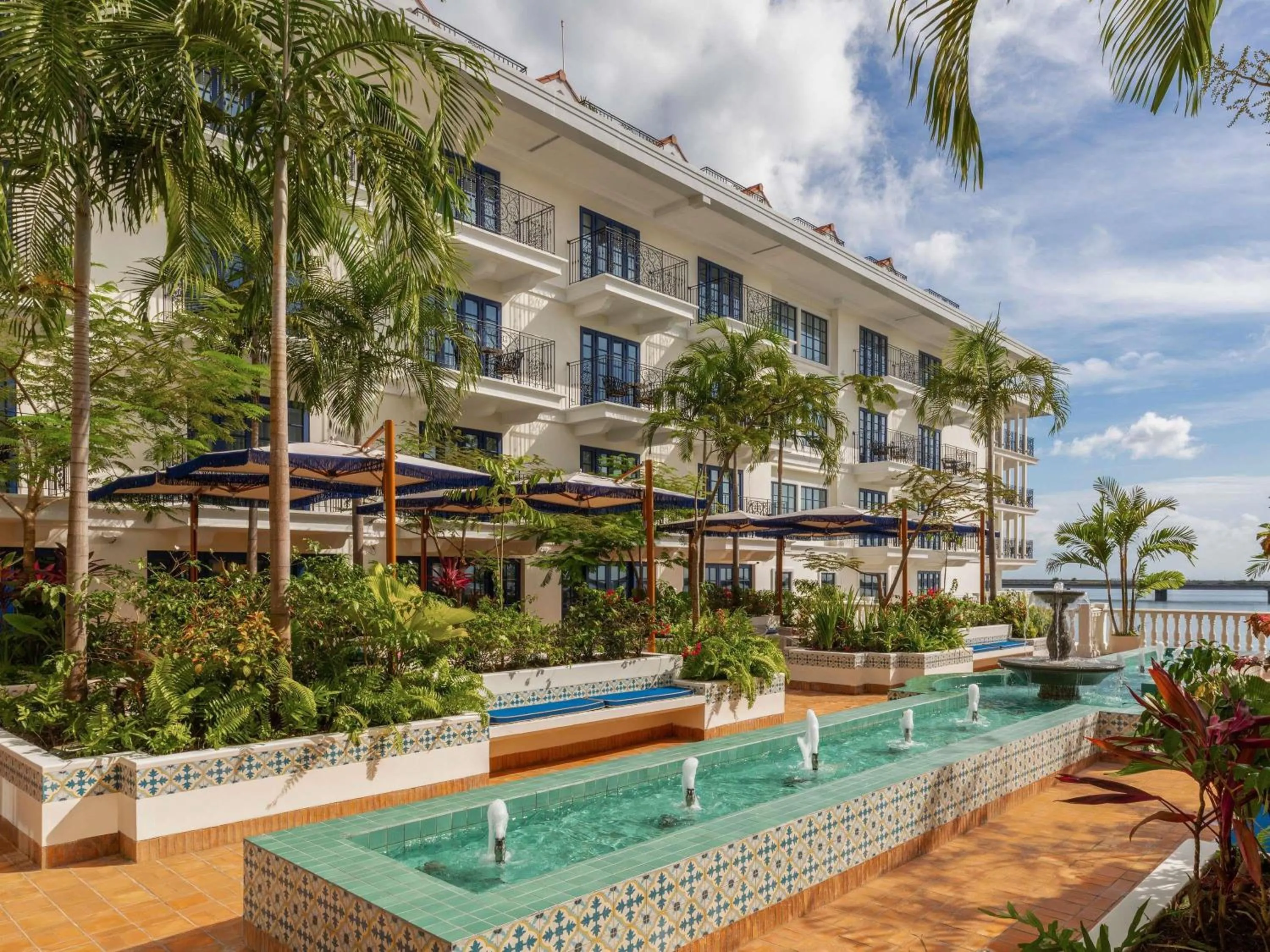 Lounge or bar in Sofitel Legend Casco Viejo, Panama City