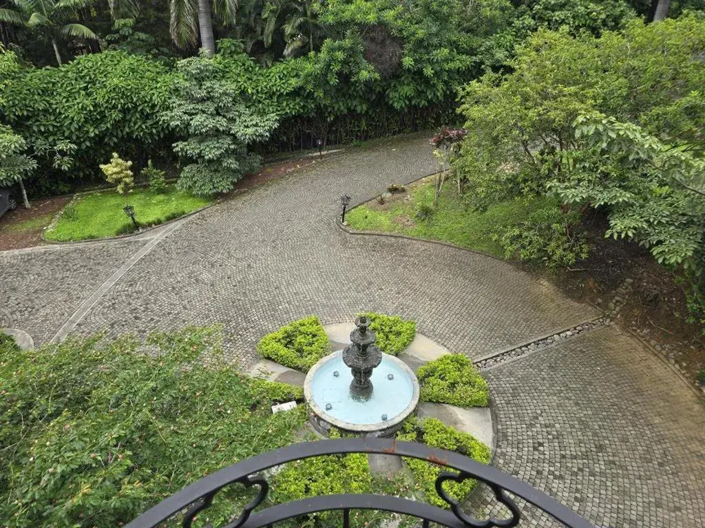 King Room in Alta Las Palomas Hotel King Room in Alta Las Palomas Hotel