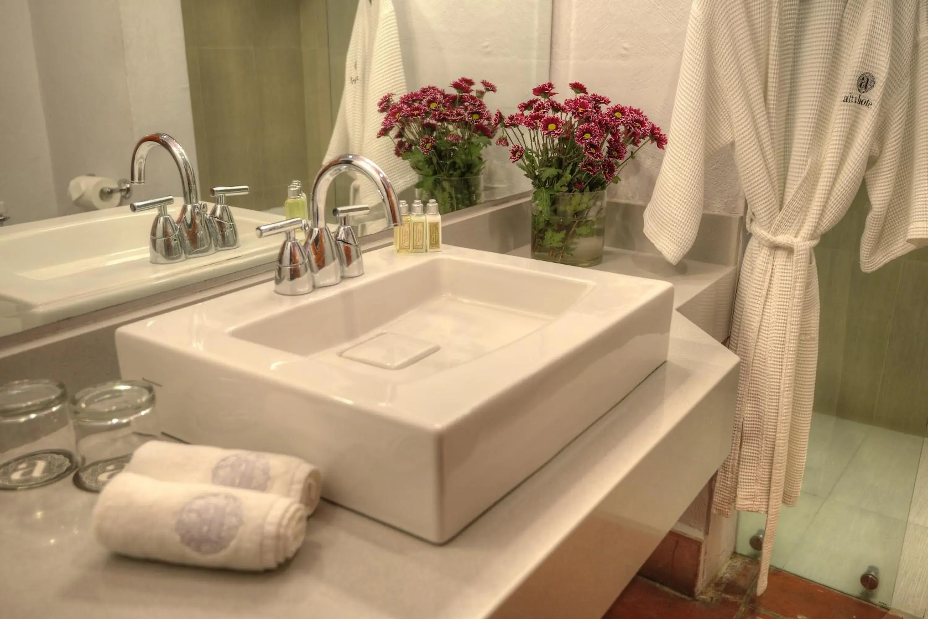 Deluxe Queen Room with Two Queen Beds in Alta Las Palomas Hotel Deluxe Queen Room with Two Queen Beds in Alta Las Palomas Hotel