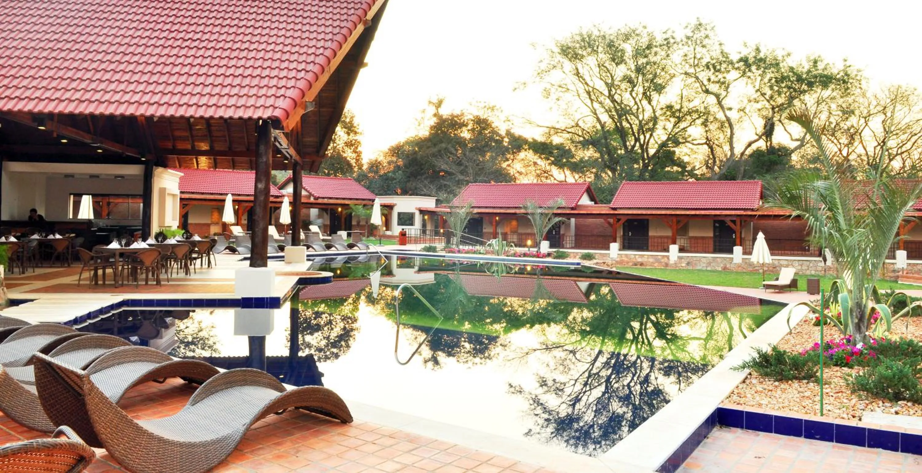 Swimming pool in Alta Gracia Parque Hotel