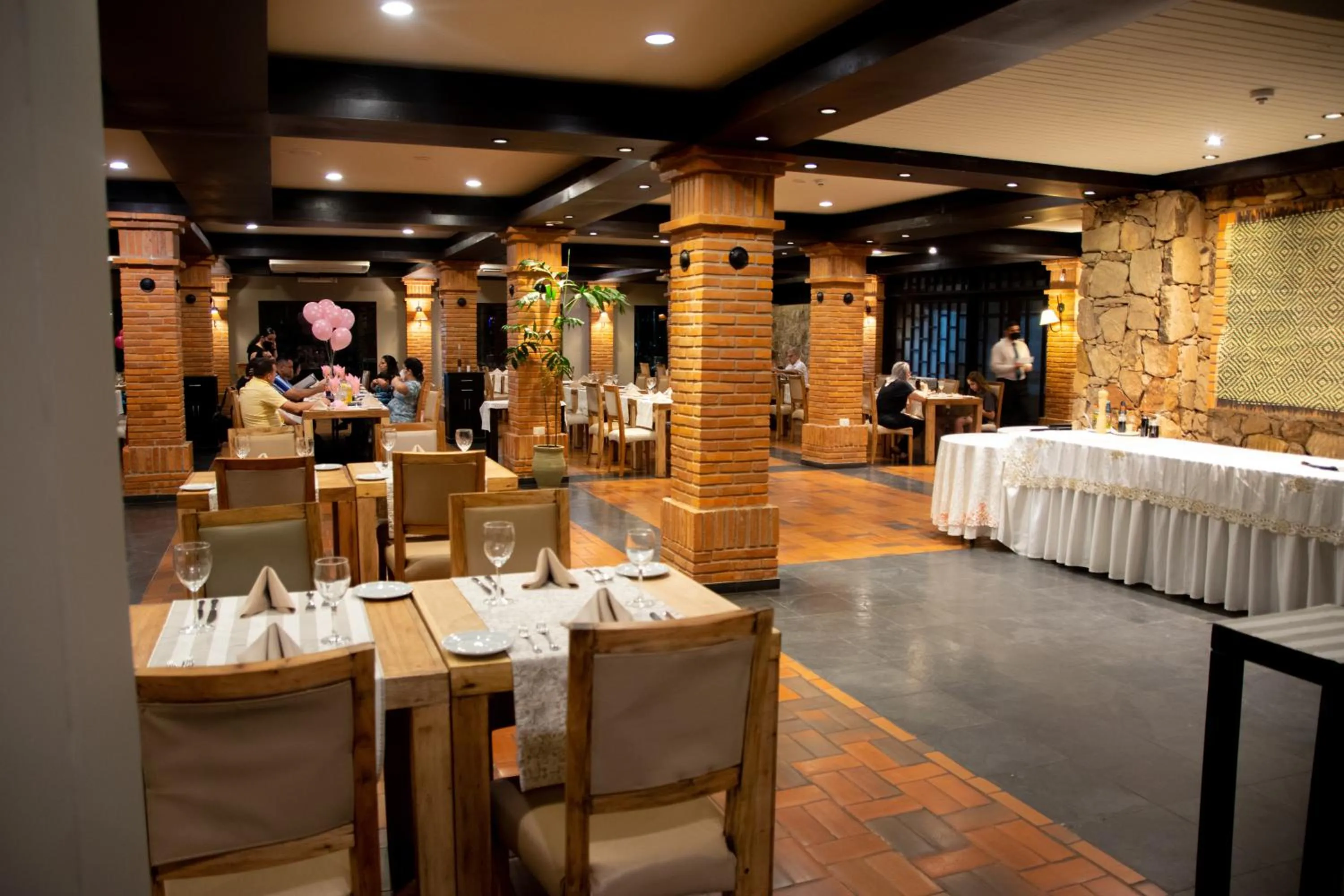Restaurant/places to eat in Alta Gracia Parque Hotel