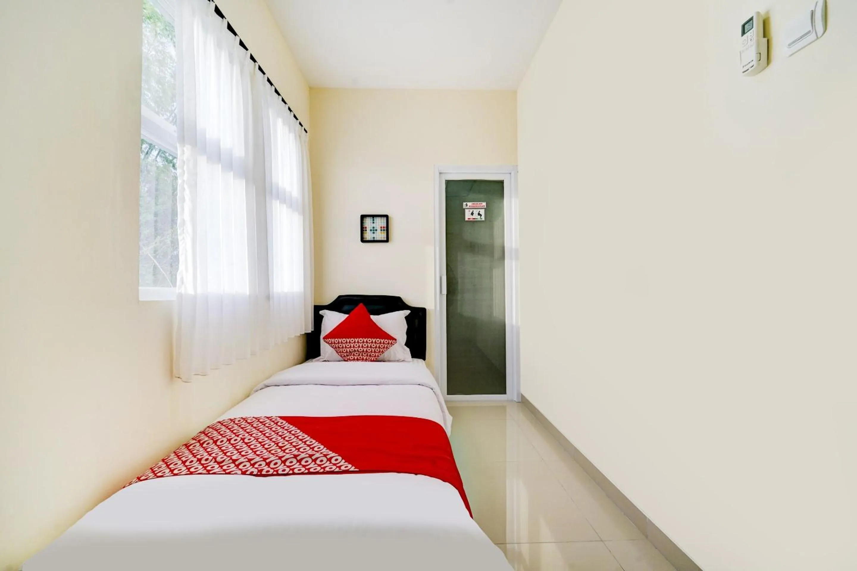 Bedroom, Bed in Hotel O River inn Malioboro