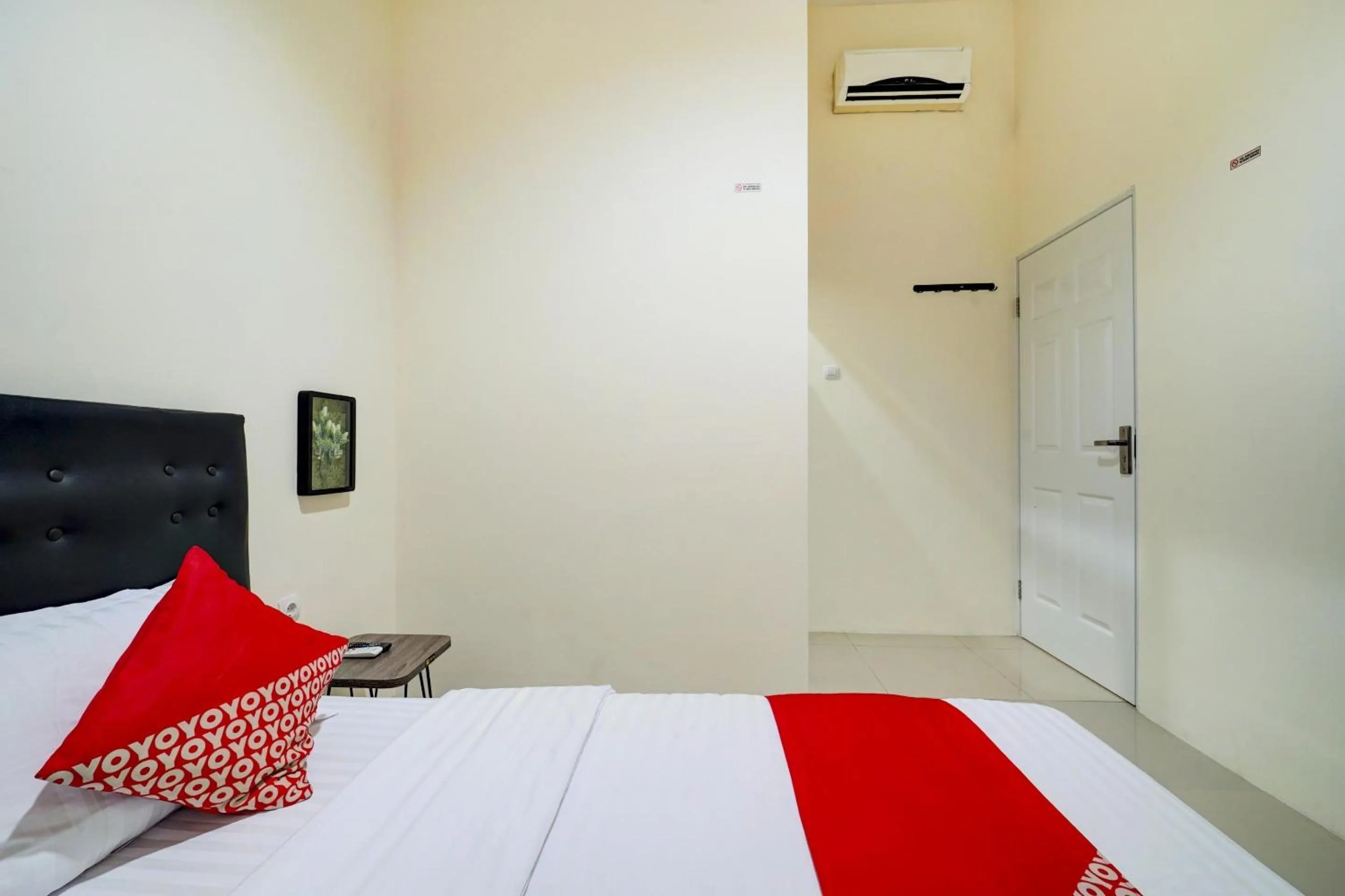 Bedroom, Bed in Hotel O River inn Malioboro