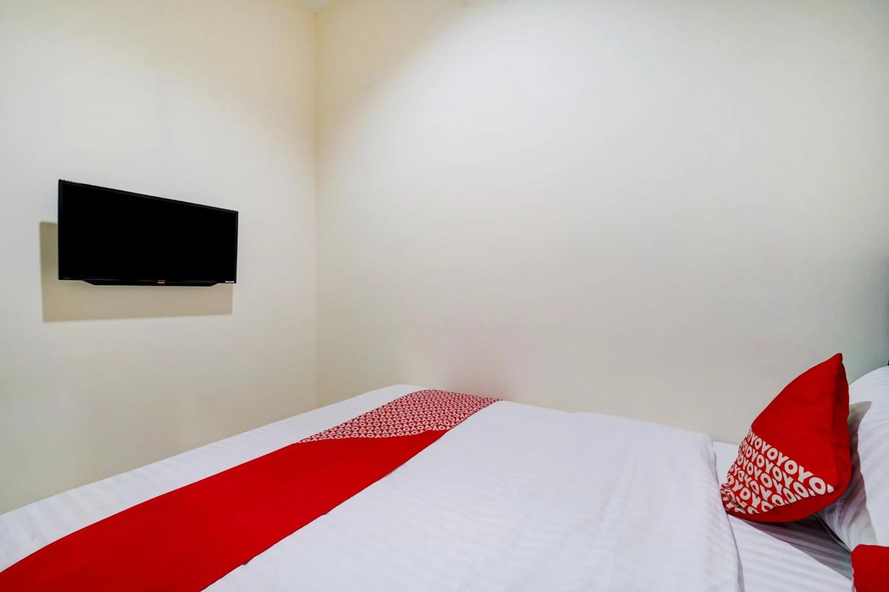 Bedroom, Bed in Hotel O River inn Malioboro