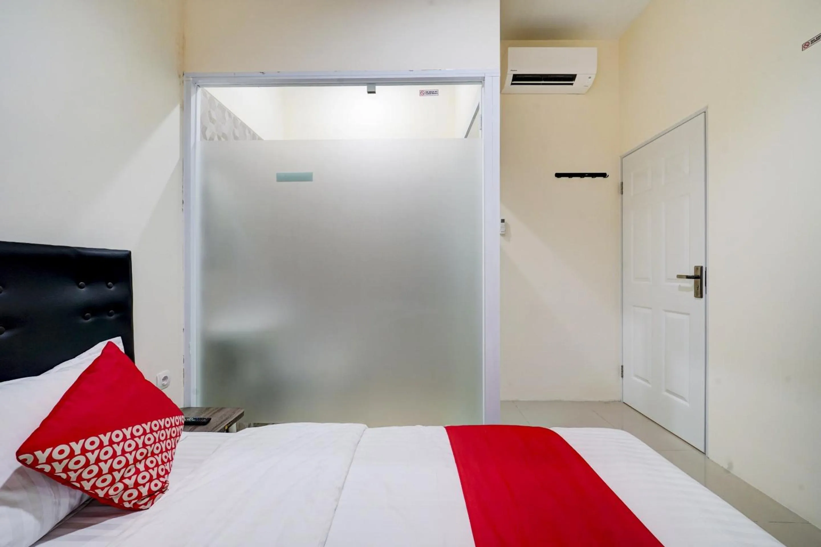 Bedroom, Bed in Hotel O River inn Malioboro