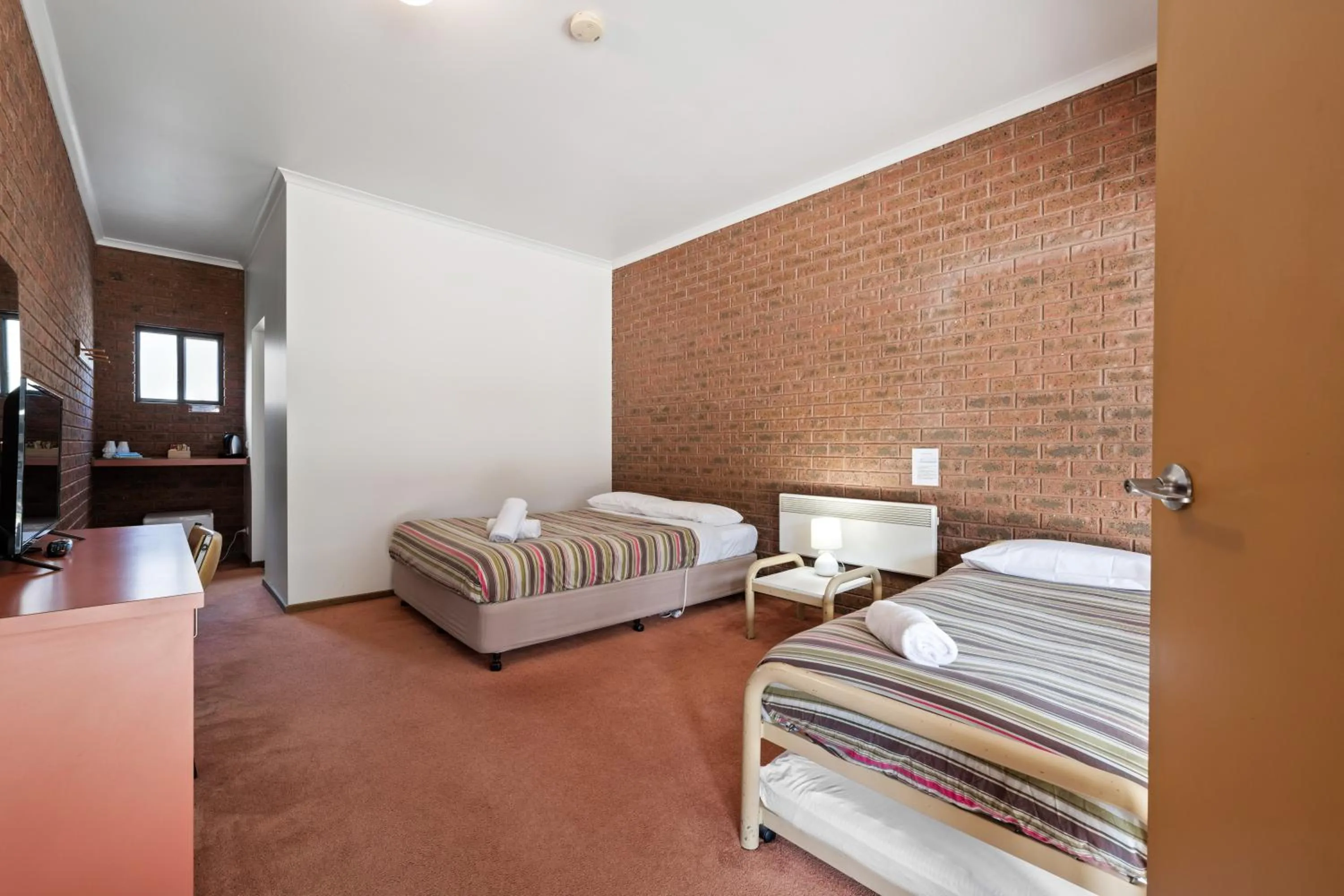 Bed in The Harrietville Snowline Hotel