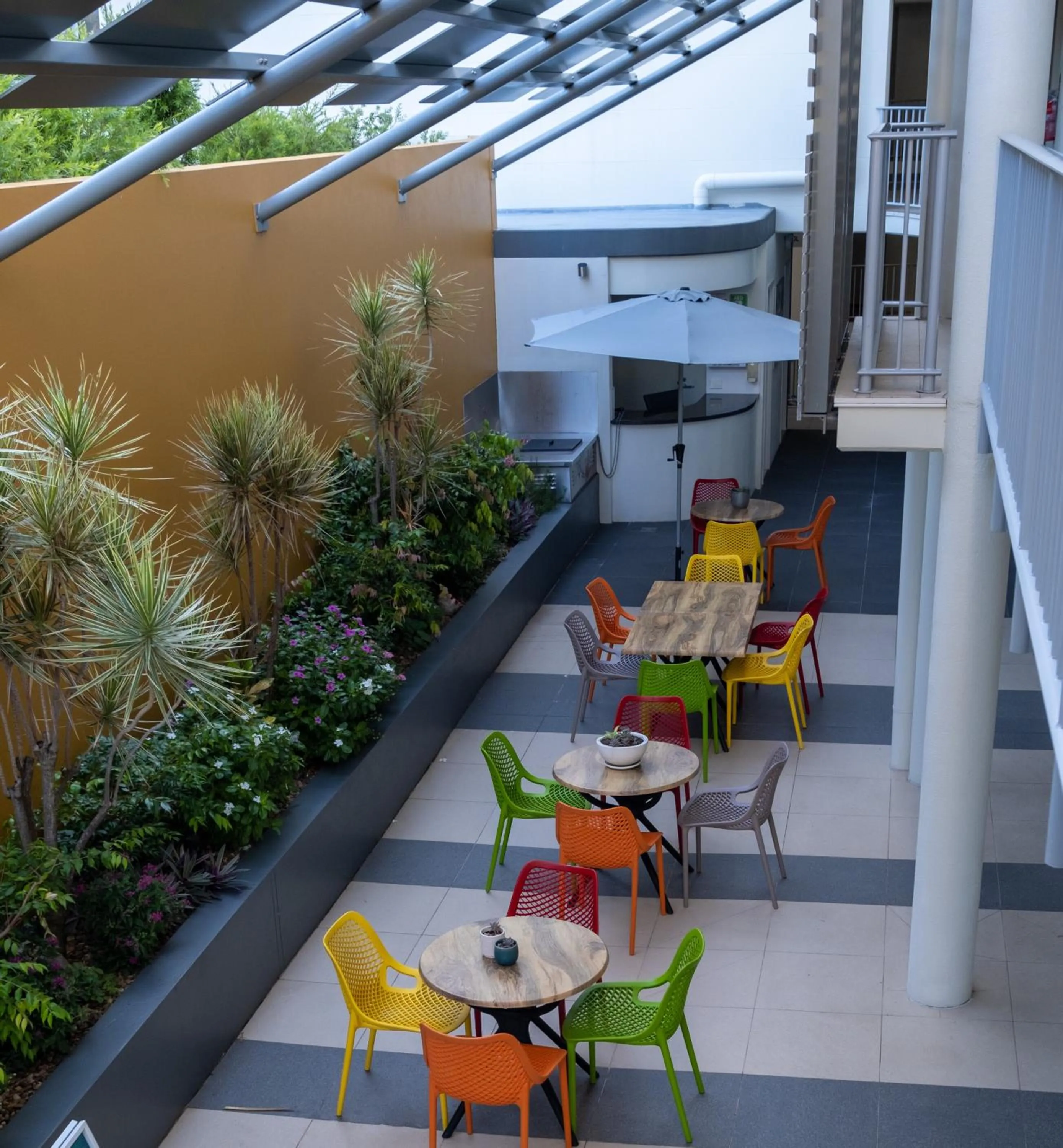 Property building in Oshen Holiday Apartments Yeppoon