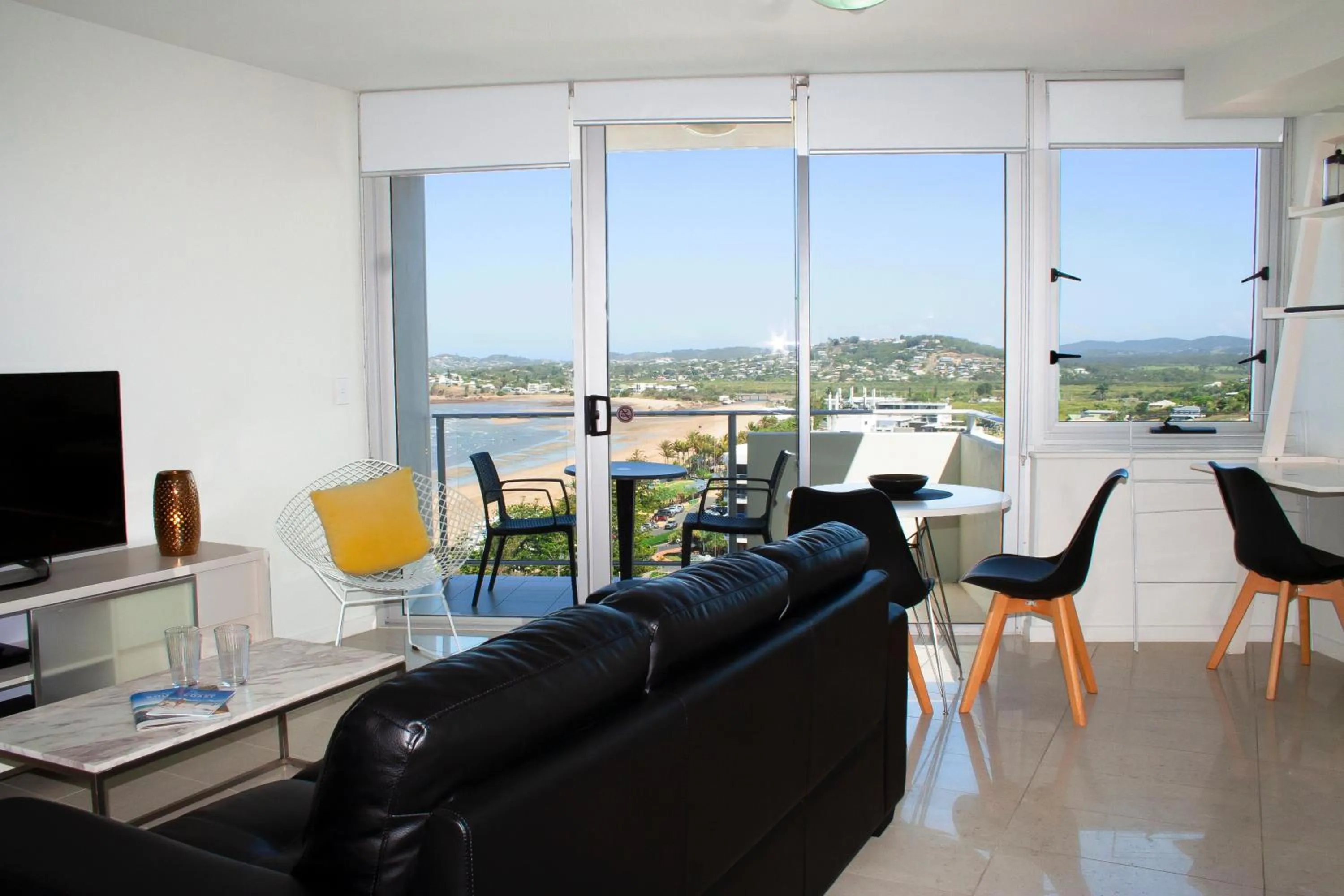 TV and multimedia in Oshen Holiday Apartments Yeppoon