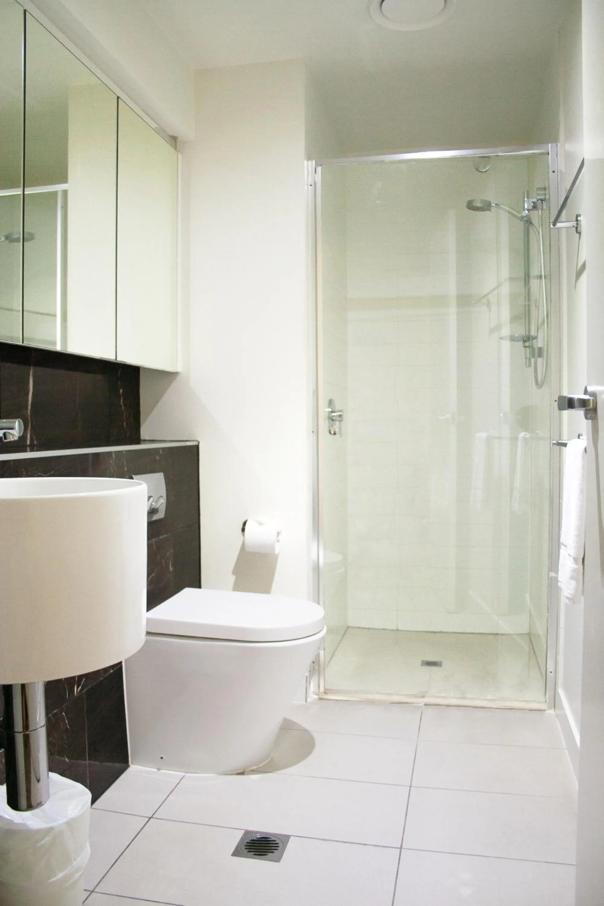 Shower in Oshen Holiday Apartments Yeppoon