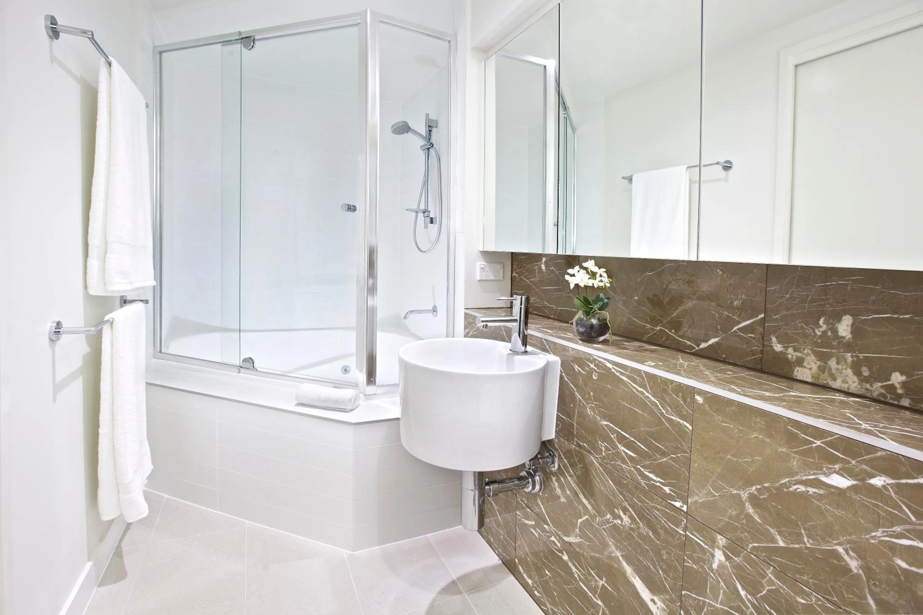 Shower in Oshen Holiday Apartments Yeppoon